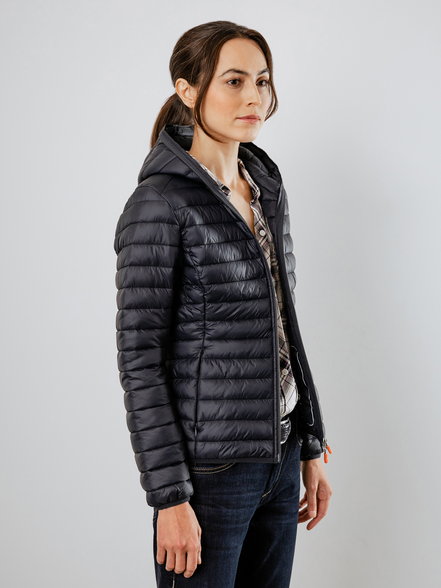 Detailansicht von Taillierte Steppjacke von SAVE THE DUCK