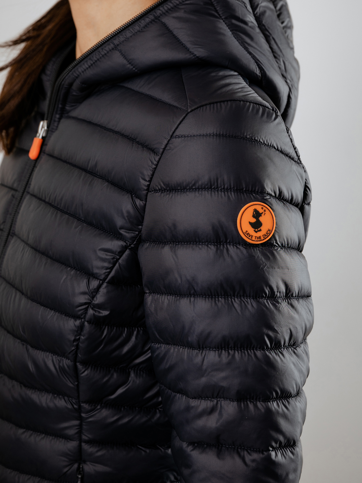 Detailansicht von Taillierte Steppjacke von SAVE THE DUCK