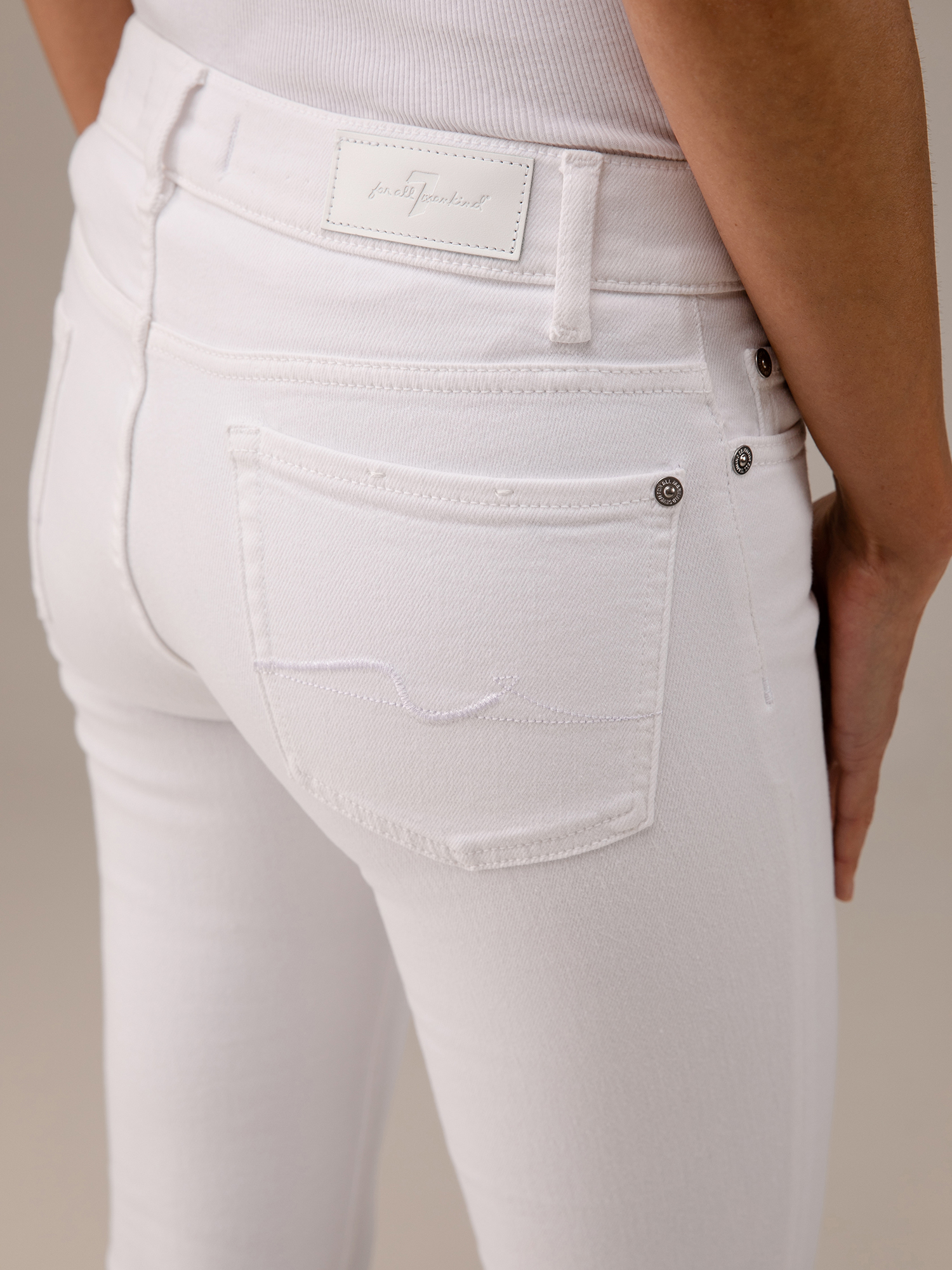 Detailansicht von Slim Fit Jeans von 7 FOR ALL MANKIND