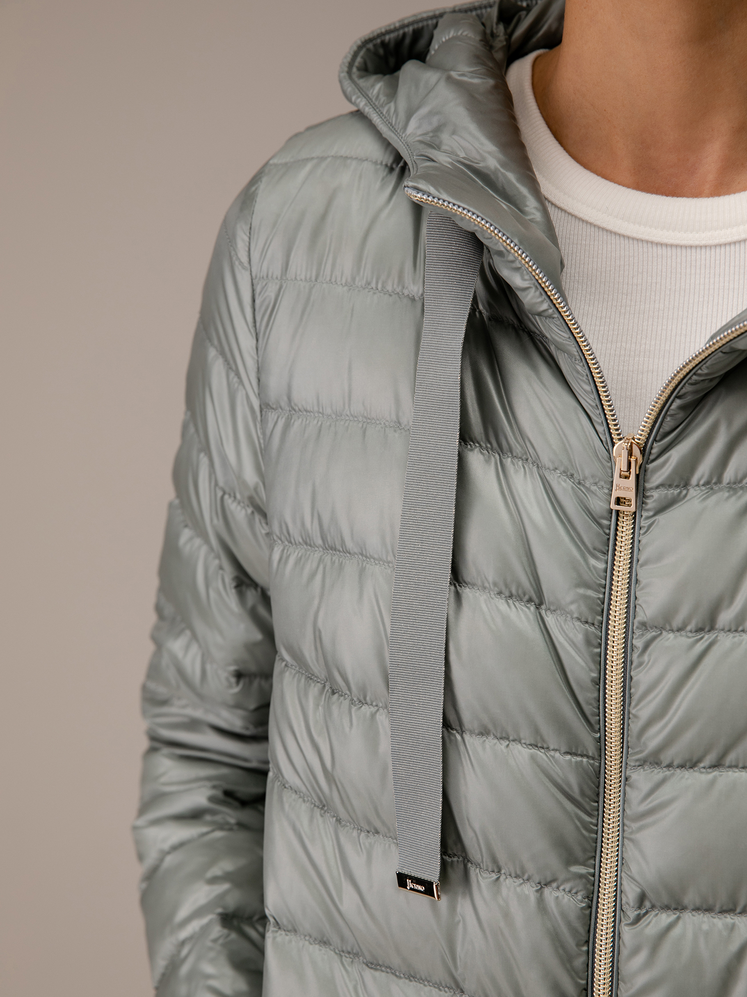 Detailansicht von Kurze Daunenjacke von HERNO