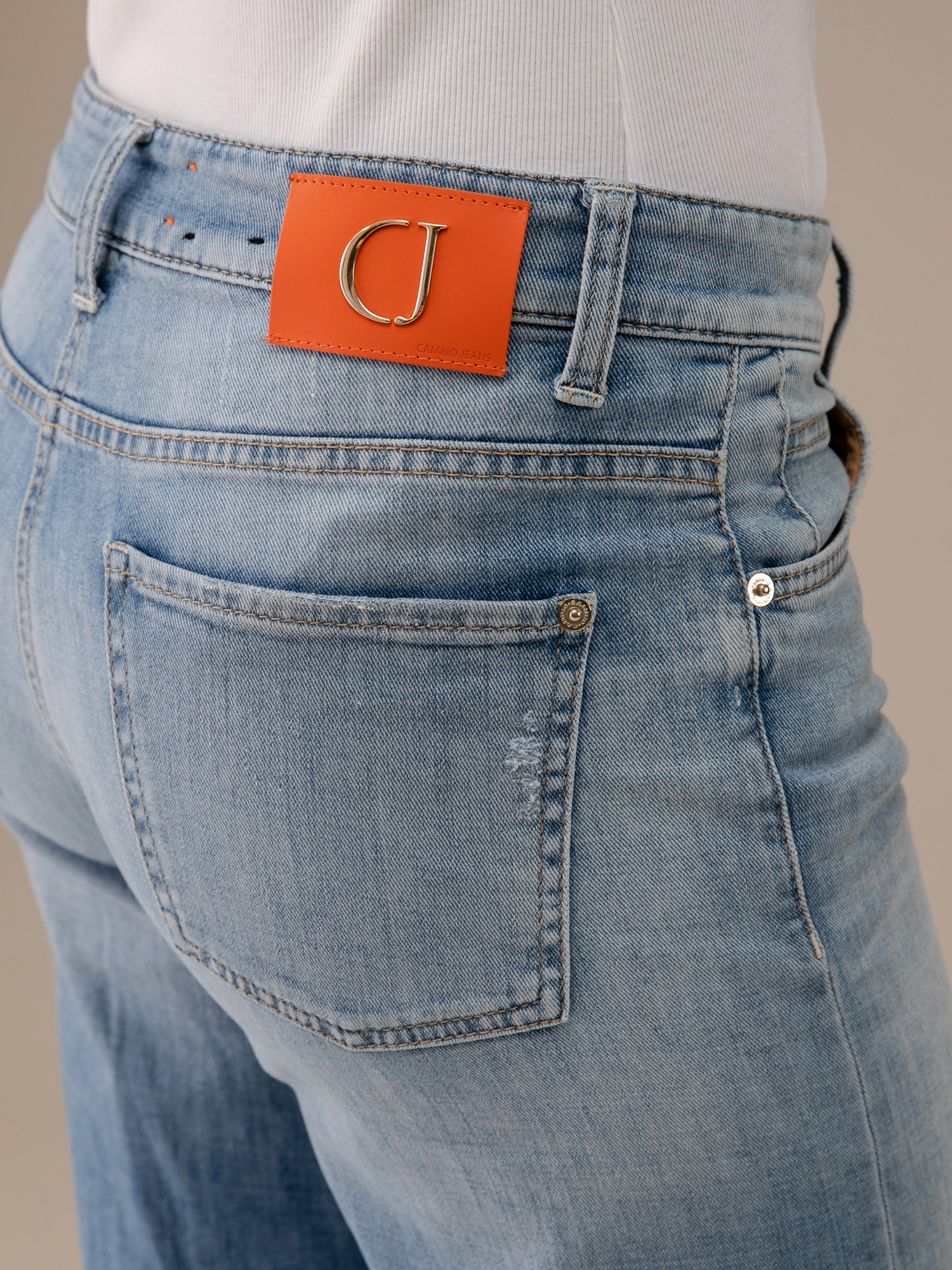 Detailansicht von Wide Leg Jeans von CAMBIO
