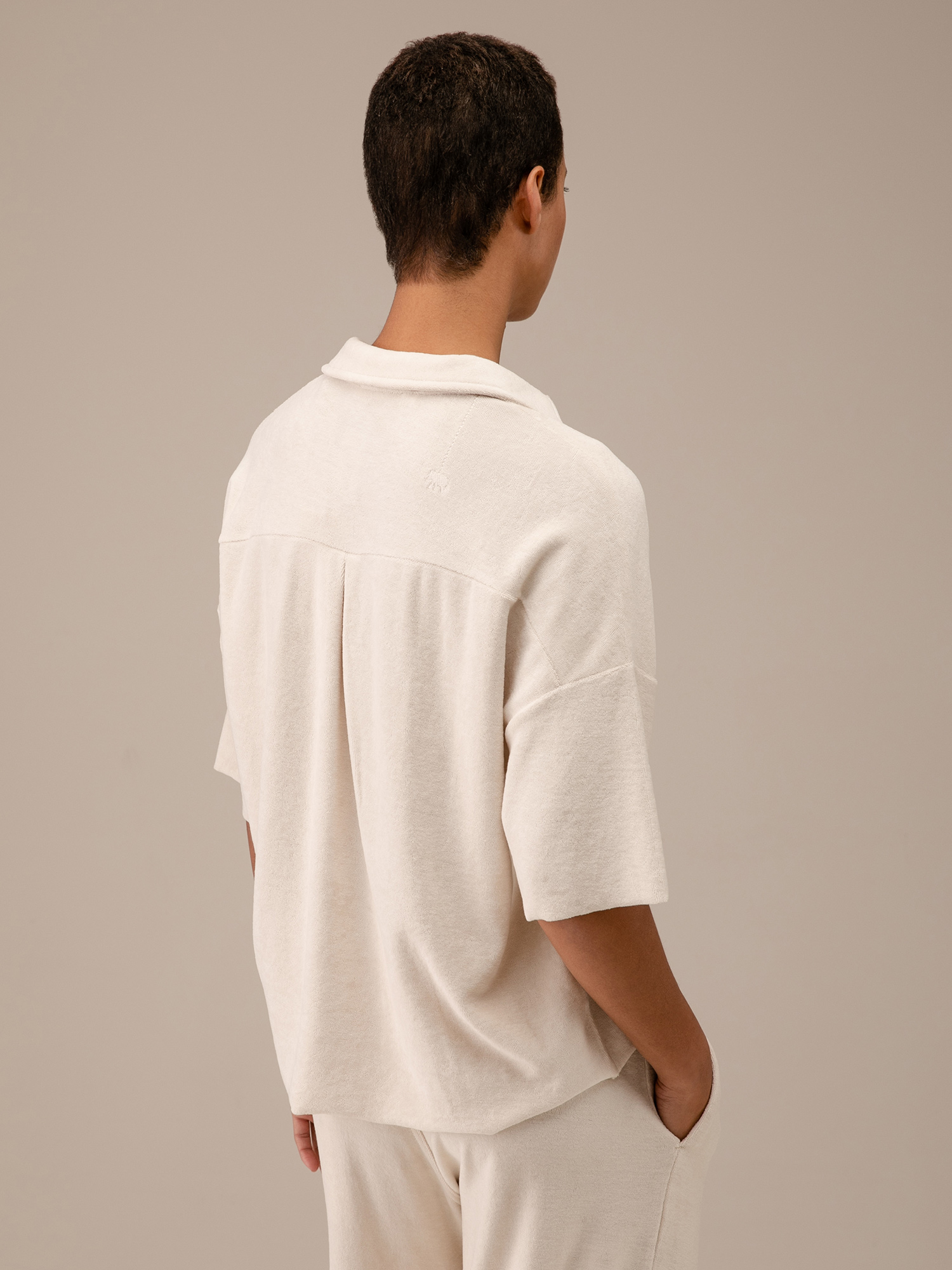 Detailansicht von Kurzarm-Poloshirt in Frotteeoptik von LOVE JOY VICTORY