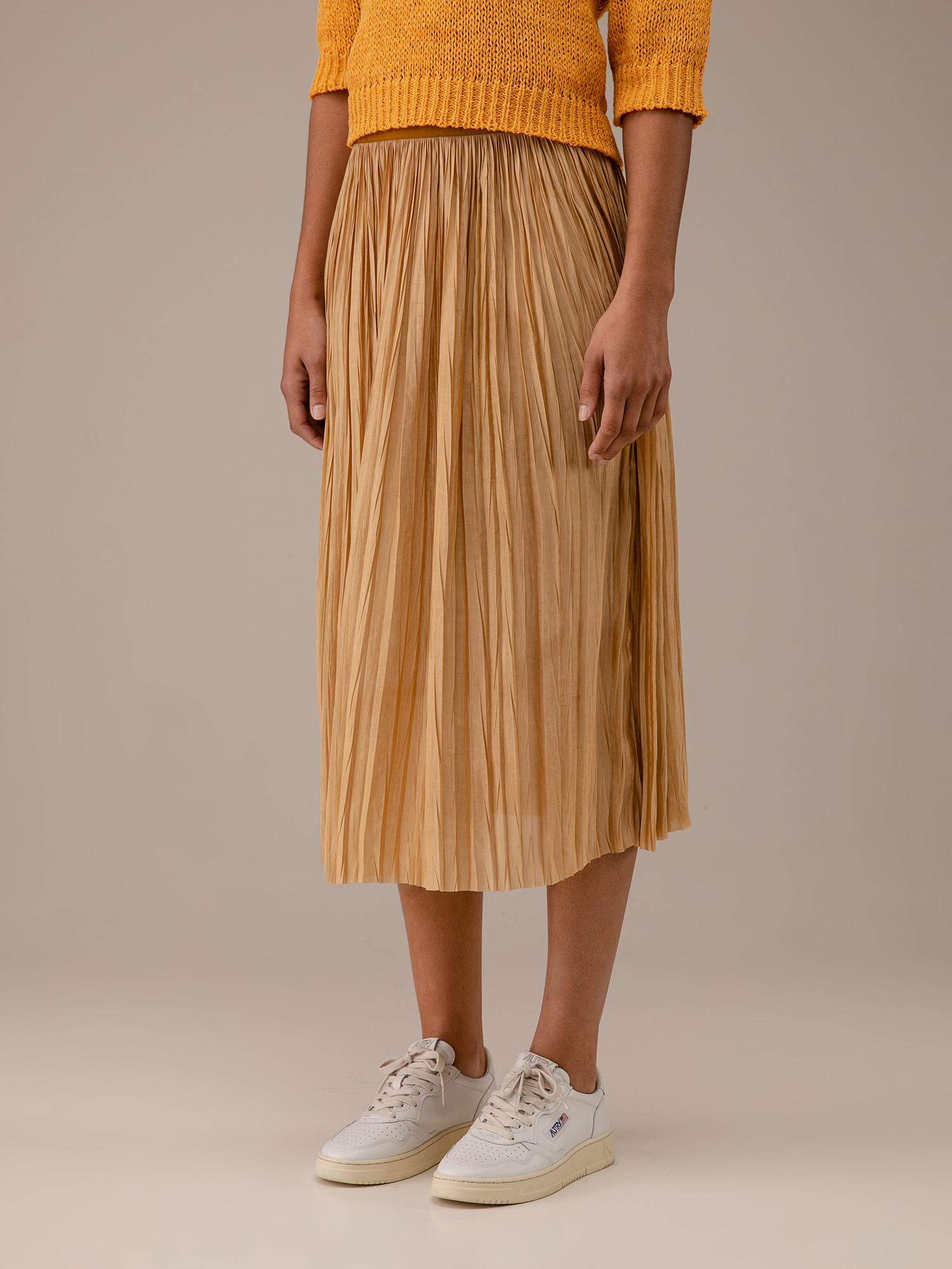 Detailansicht von Midi-Plisseerock von ROBERTO COLLINA