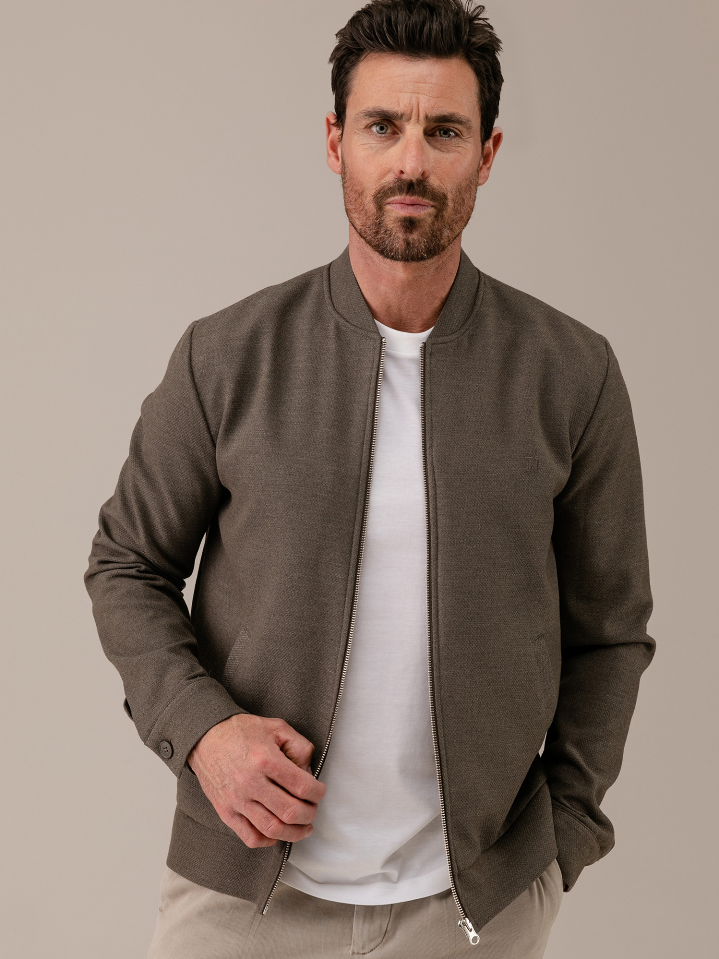 Detailansicht von Bomberjacke von LES DEUX