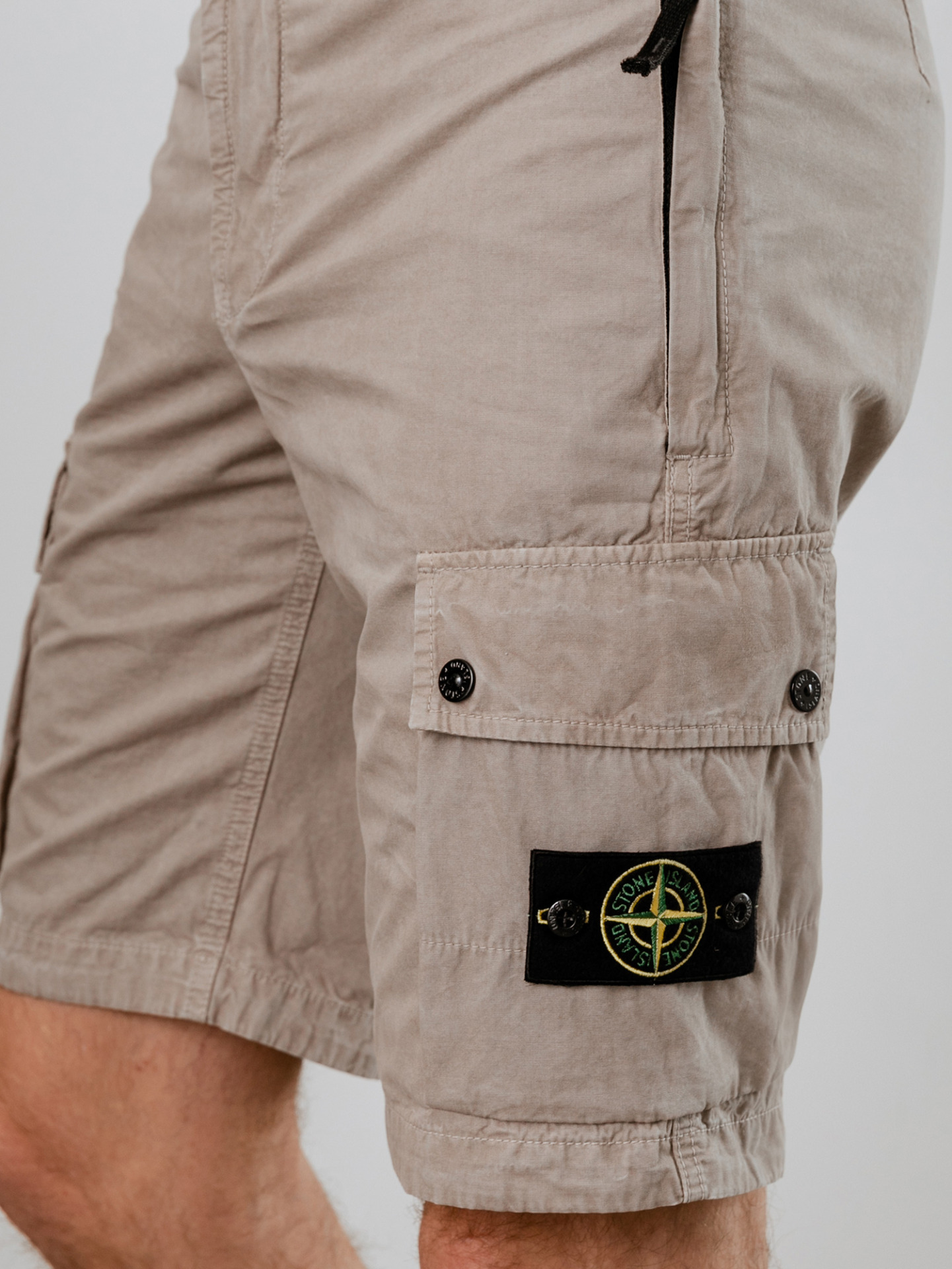 Detailansicht von Bermudas aus Baumwolle von STONE ISLAND