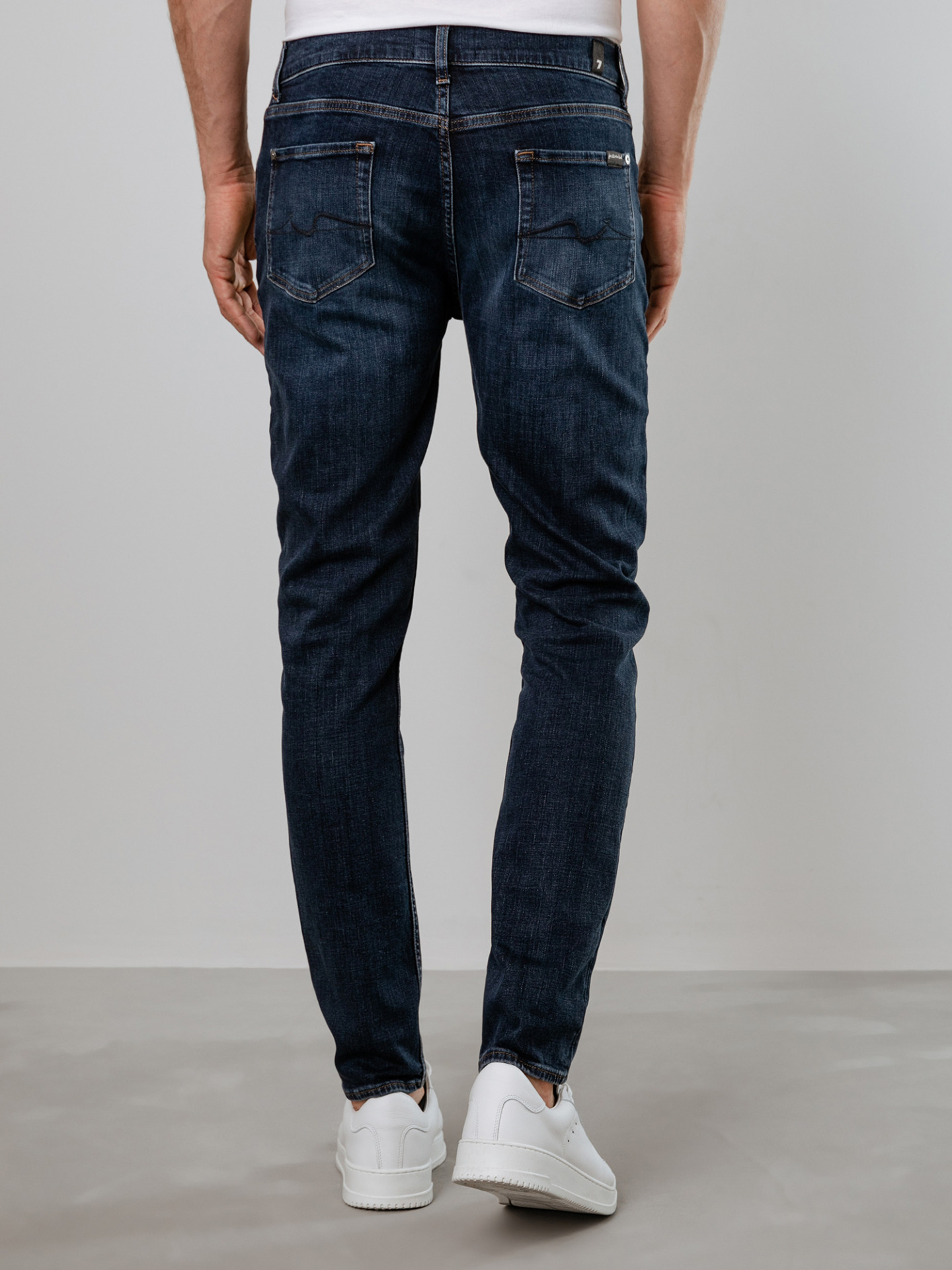 Detailansicht von Slim Fit Jeans von 7 FOR ALL MANKIND