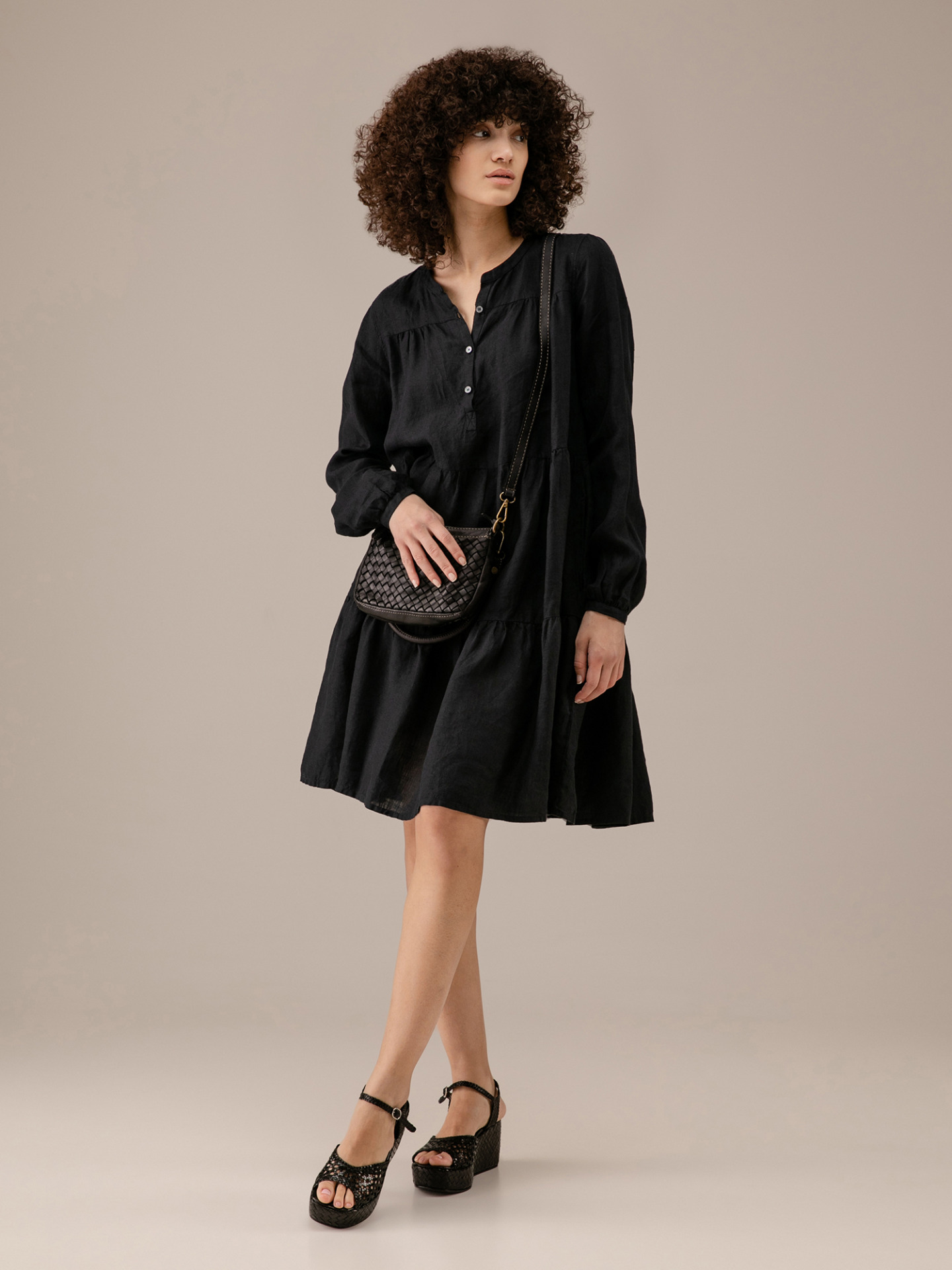 Detailansicht von Midi-Blusenkleid aus Leinen von ROBERT FRIEDMAN