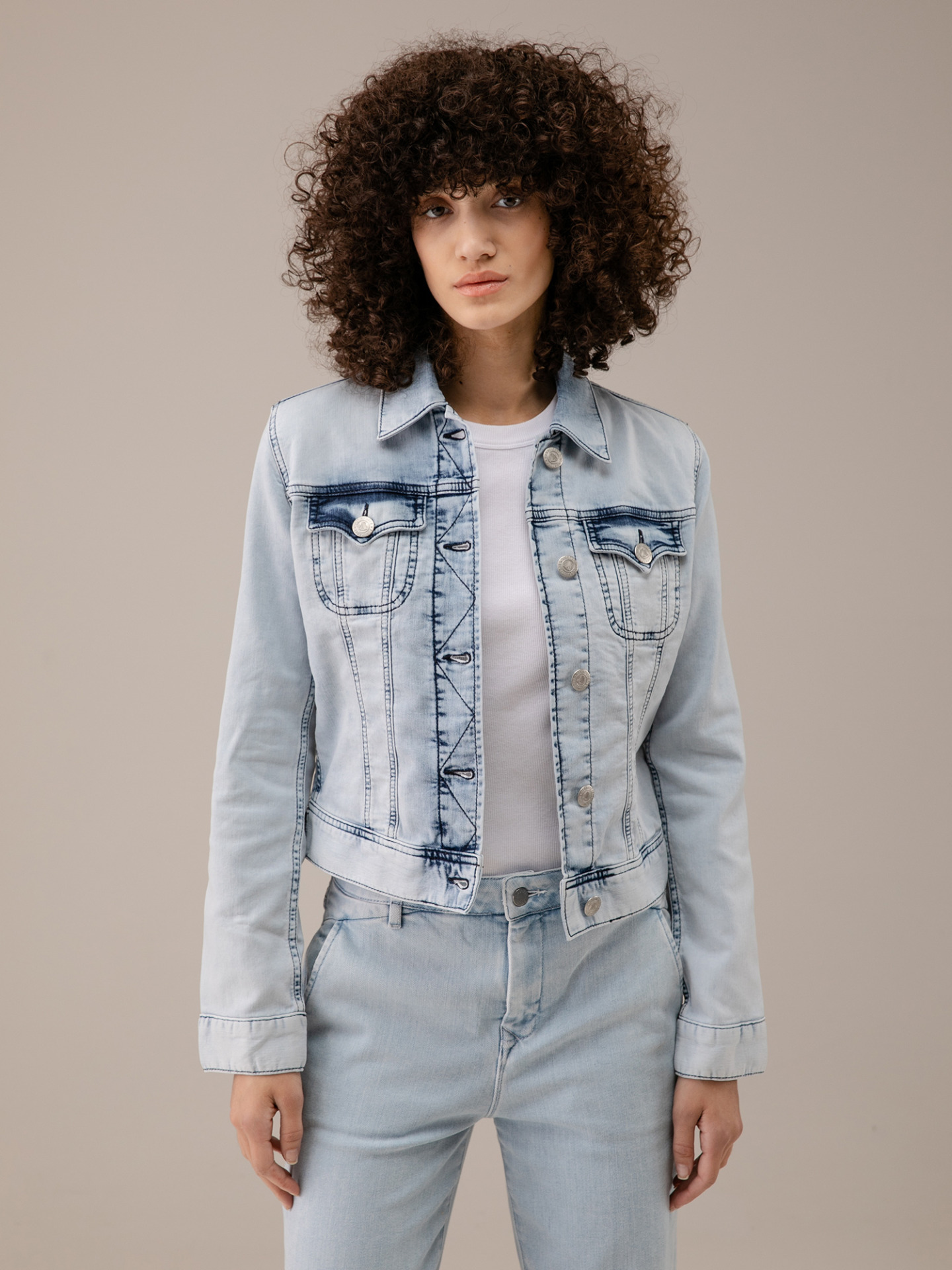 Detailansicht von Jeansjacke von HERRLICHER