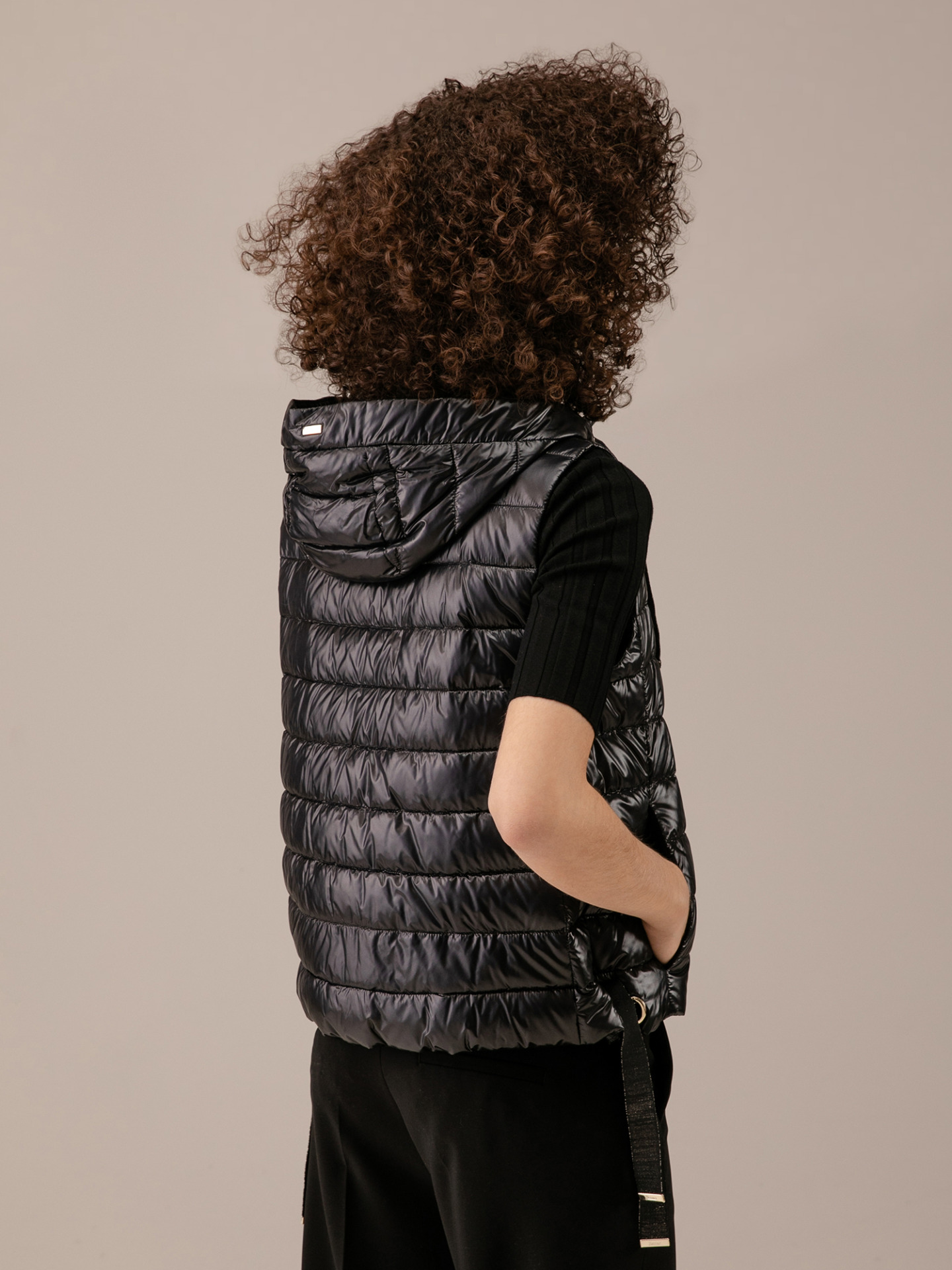 Detailansicht von Leichte Daunenweste von HERNO