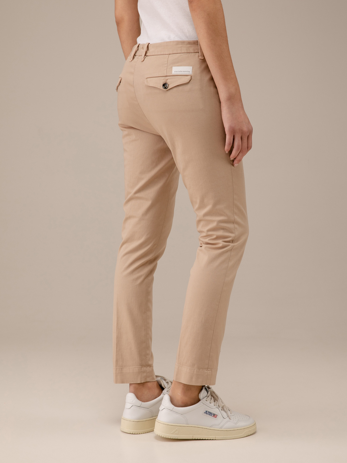 Detailansicht von Chinohose aus Baumwolle von NINE IN THE MORNING