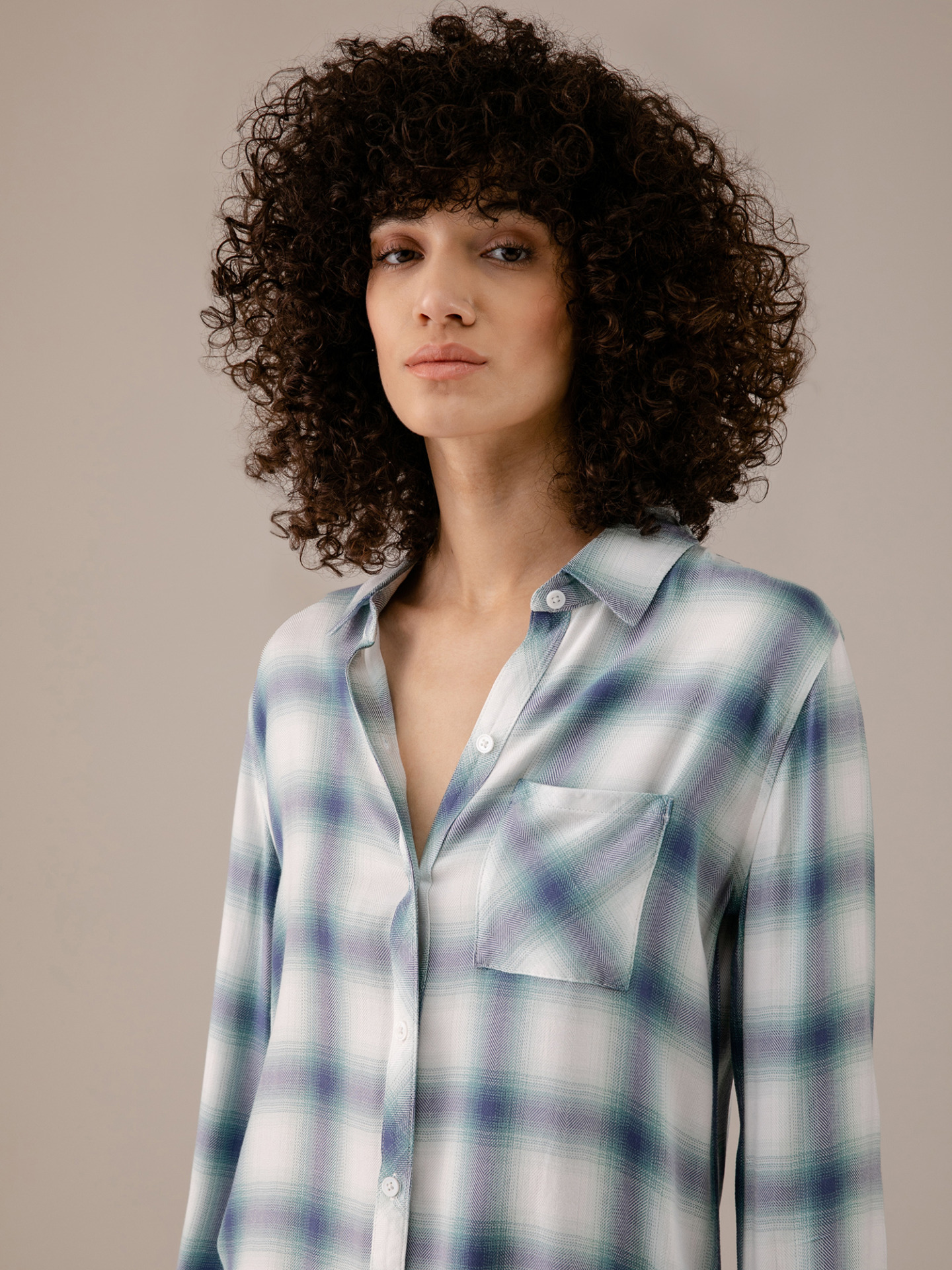 Detailansicht von Karobluse von RAILS