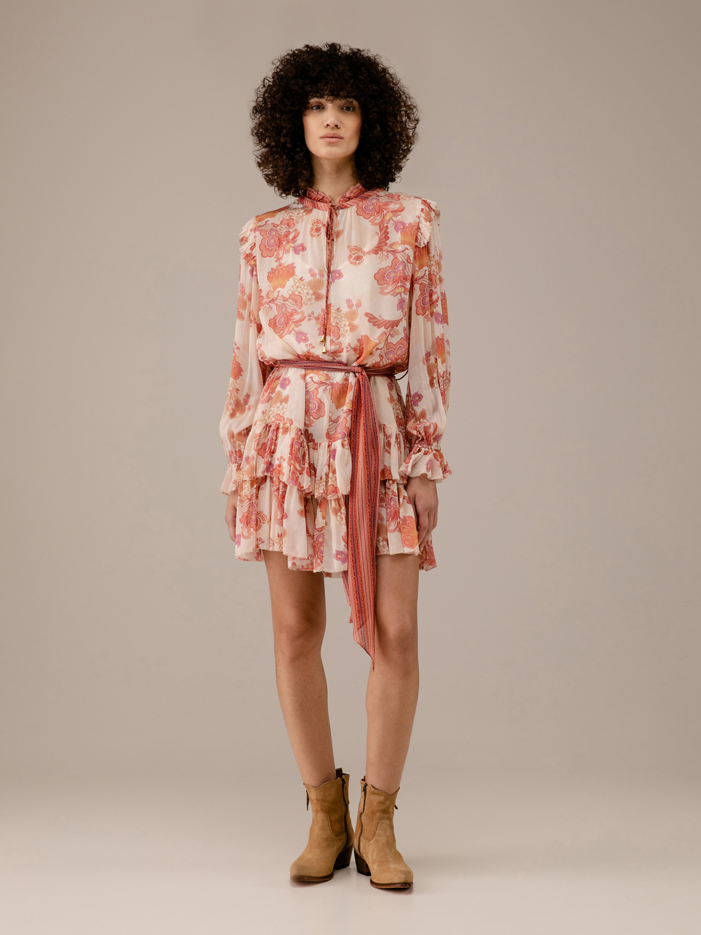 Detailansicht von Kurzes Kleid von DREAM CATCHER