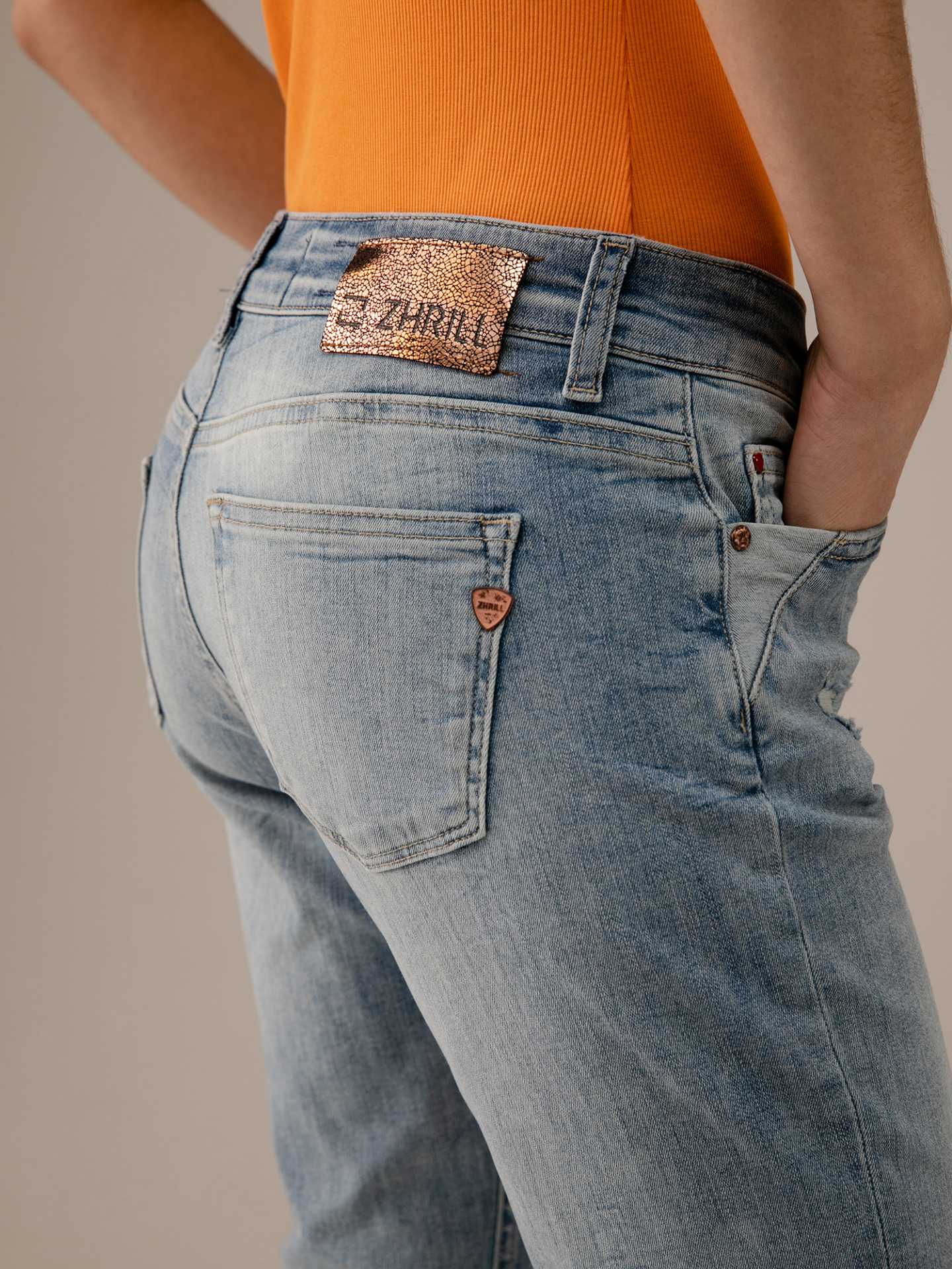 Detailansicht von Destroyed Skinny Jeans von ZHRILL