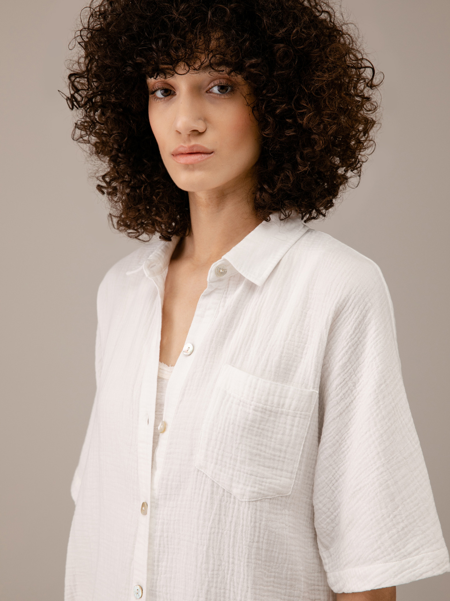 Detailansicht von Kurzarm-Baumwollbluse von RAILS