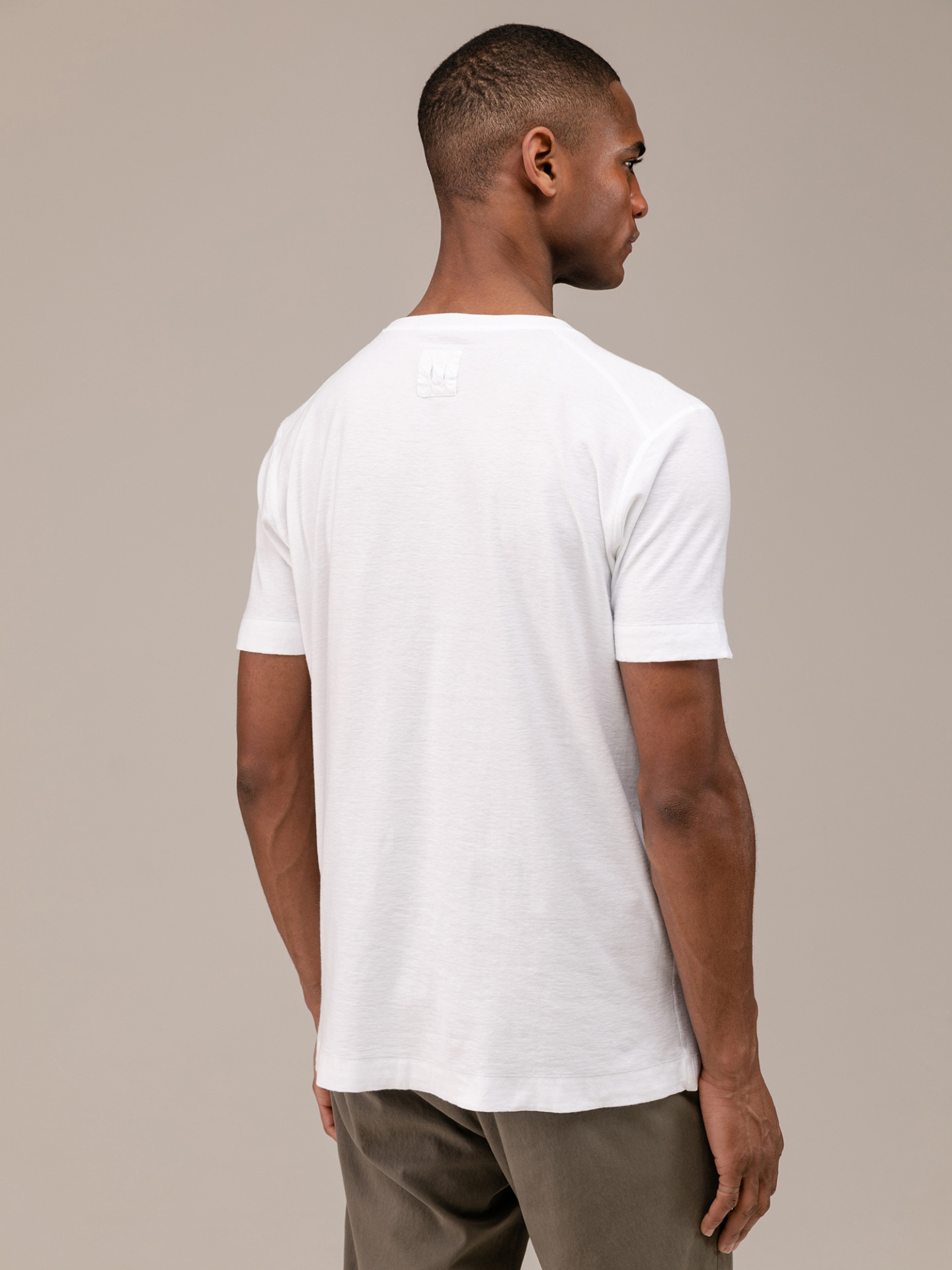 Detailansicht von T-Shirt aus Baumwolle von HANNES ROETHER