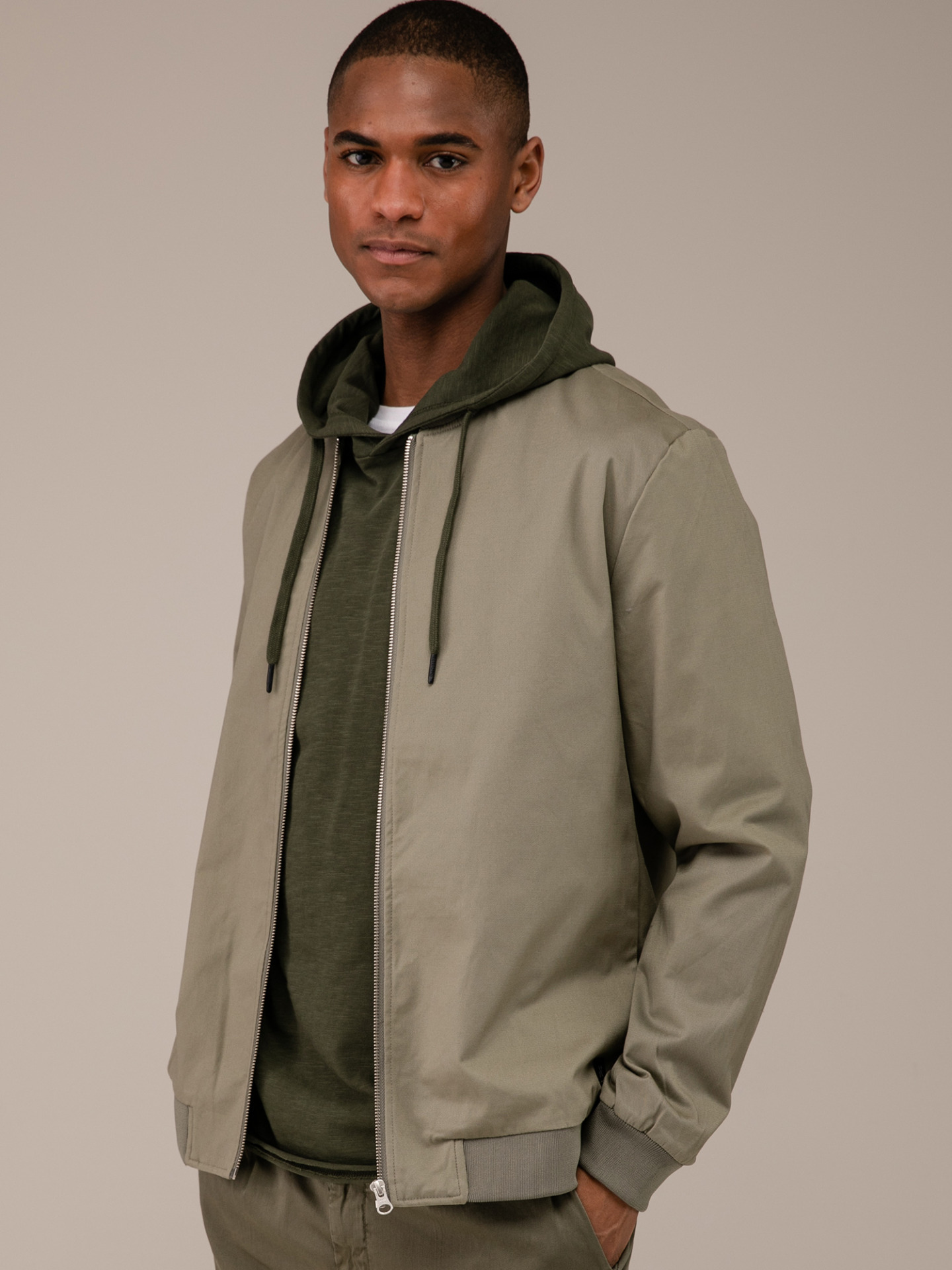 Detailansicht von College-Jacke von NOWADAYS