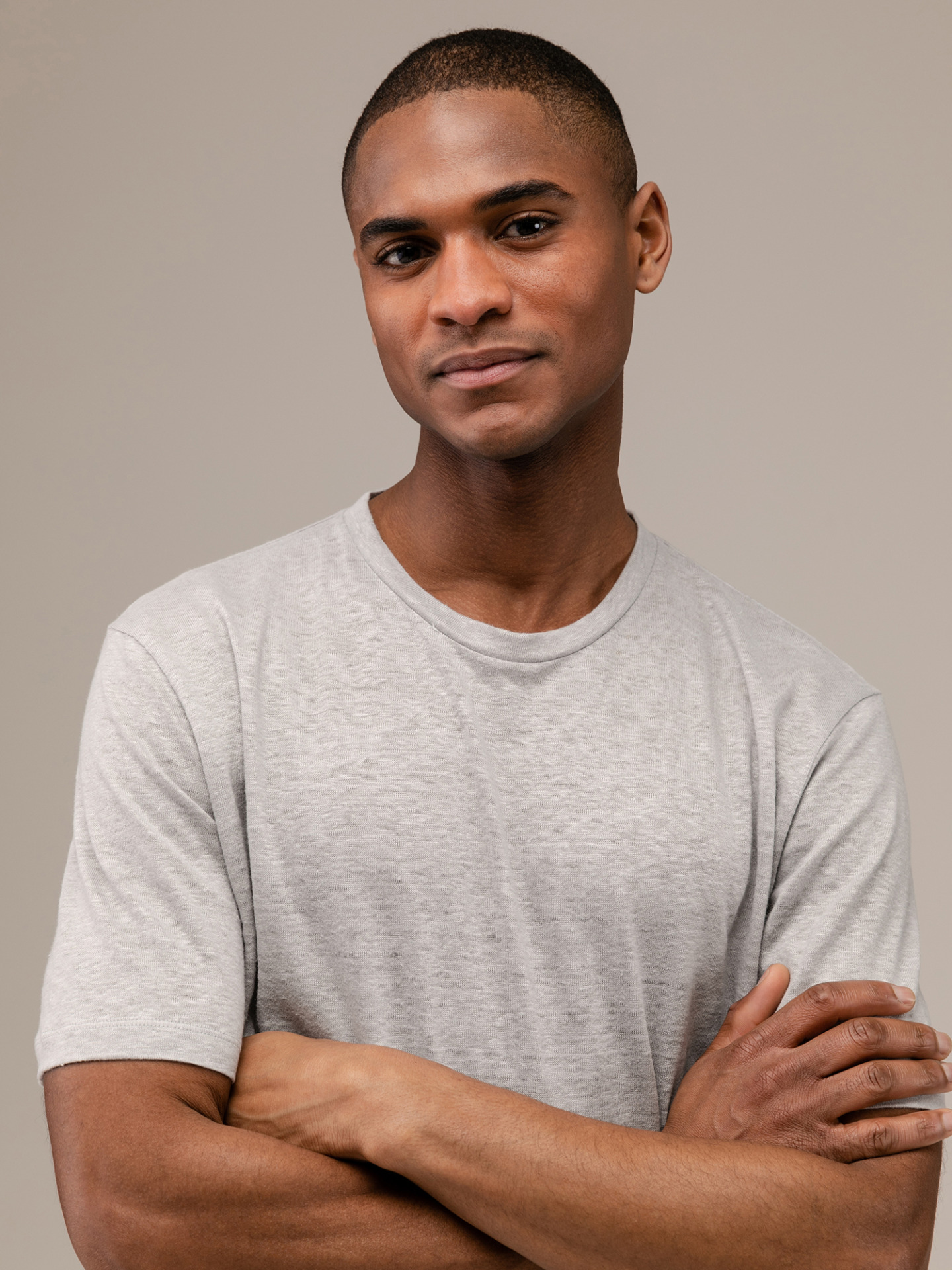 Detailansicht von T-Shirt aus Leinen von PHIL PETTER