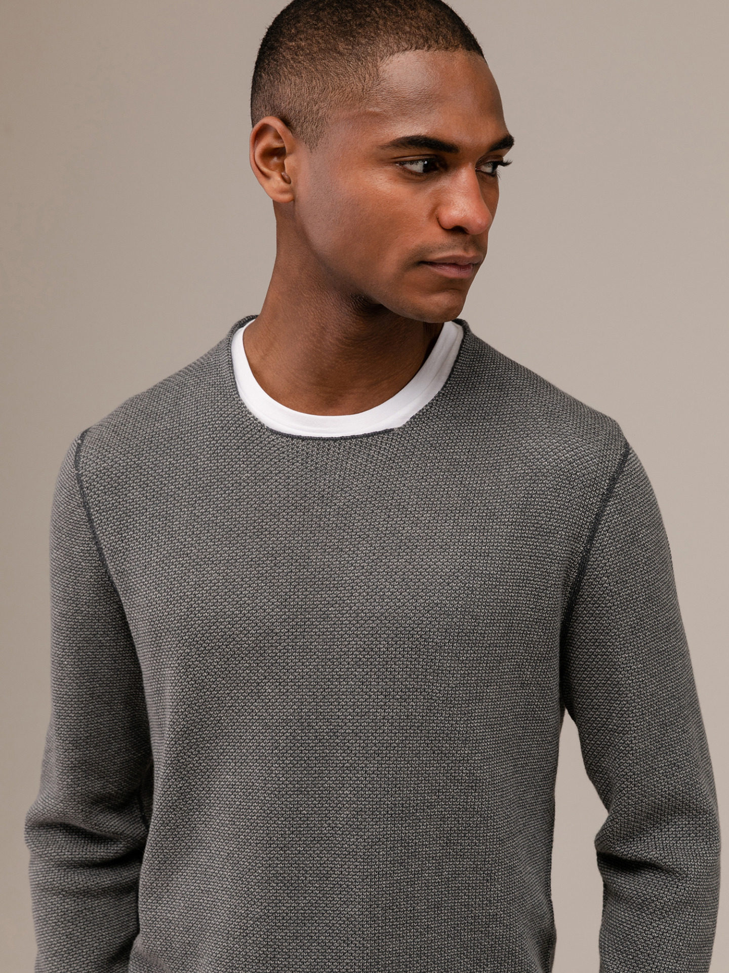 Detailansicht von Pullover aus Schurwolle von HANNES ROETHER