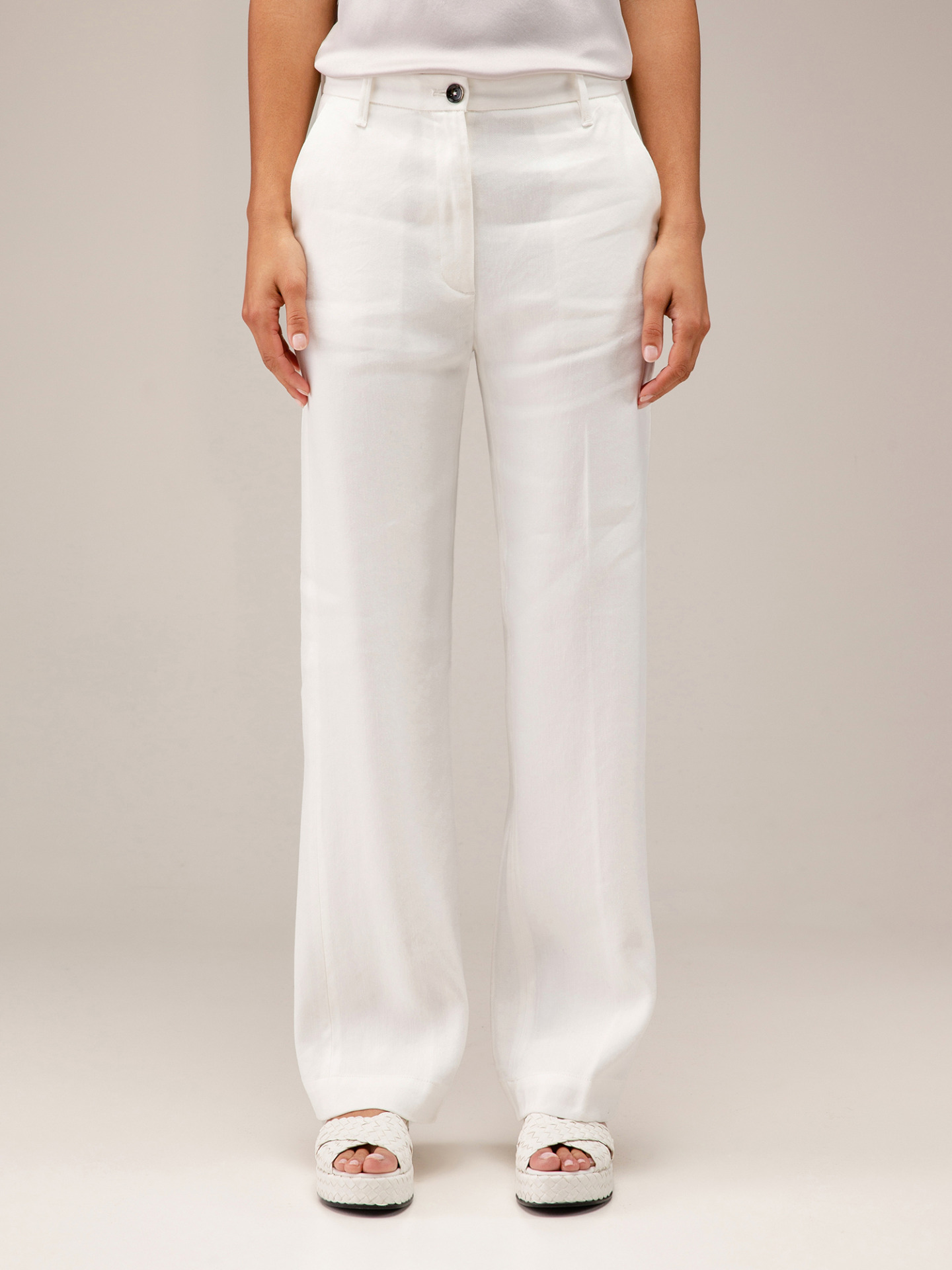 Detailansicht von Weite Hose aus Leinen von NINE IN THE MORNING