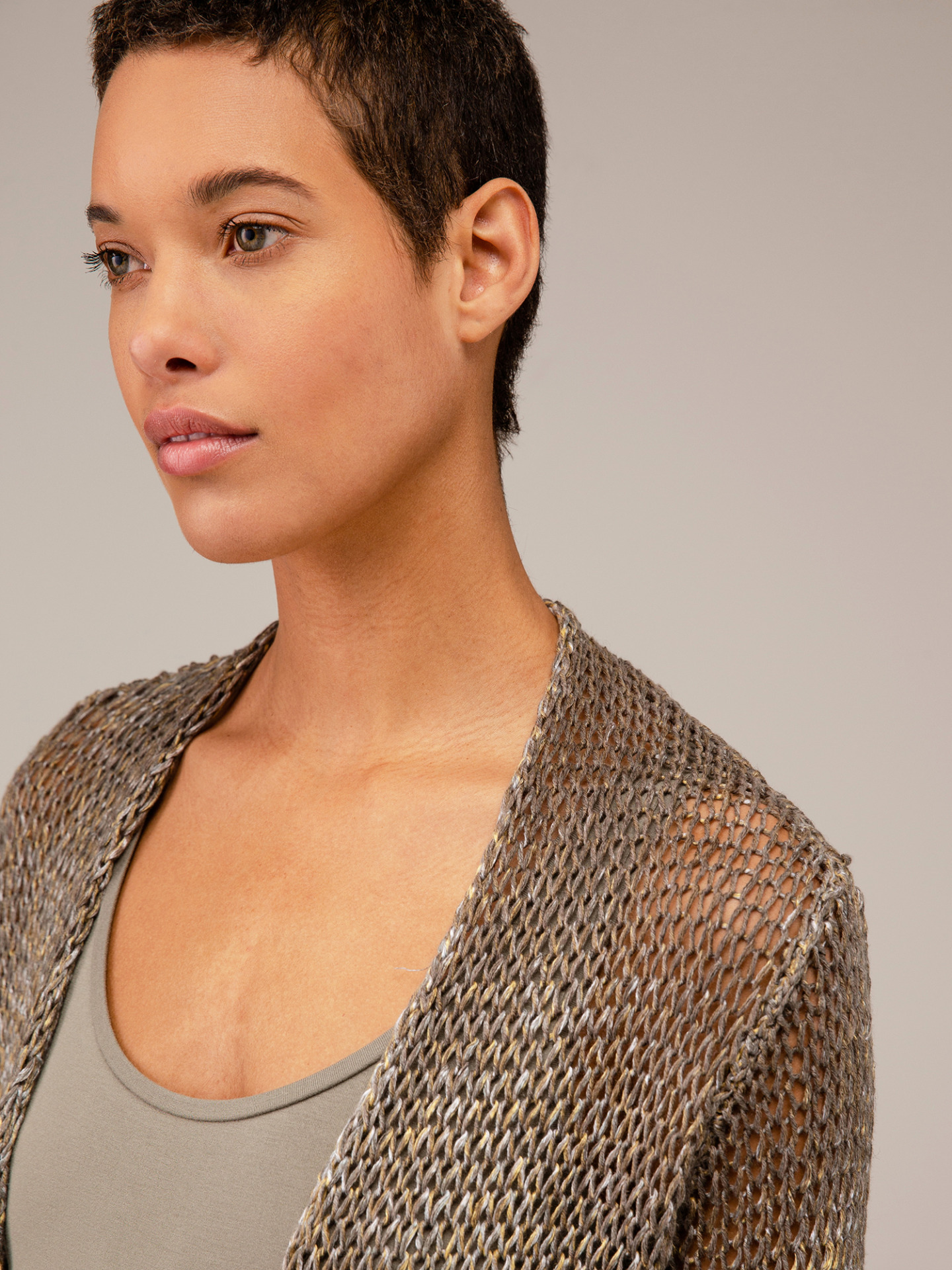 Detailansicht von Cardigan aus Leinen von AVANT TOI