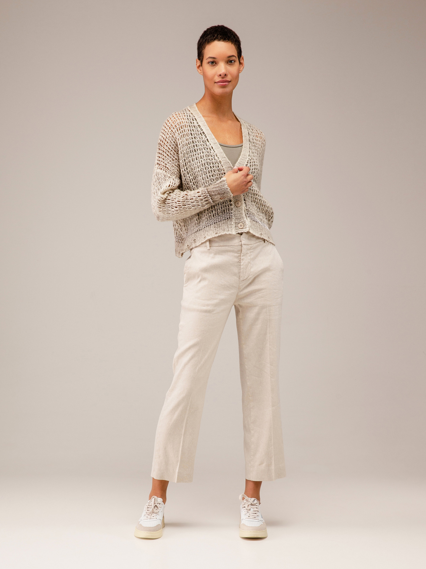 Detailansicht von Cropped Strickjacke aus Cashmere von AVANT TOI
