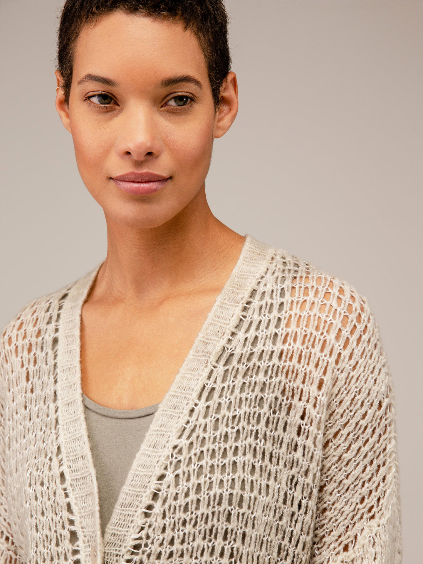Detailansicht von Cropped Strickjacke aus Cashmere von AVANT TOI