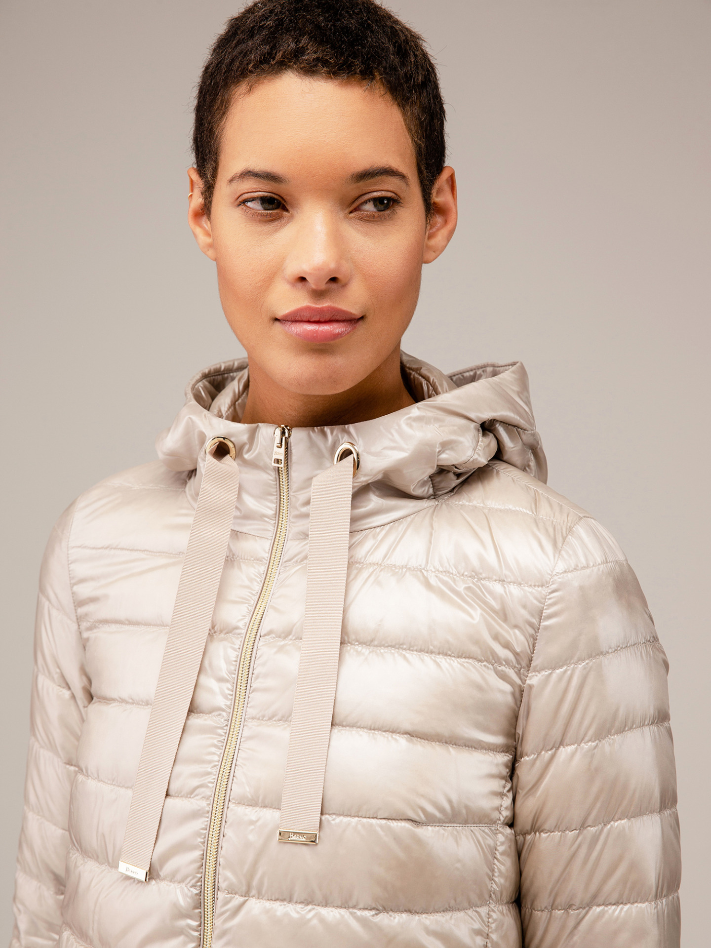 Detailansicht von Kurze Daunenjacke von HERNO