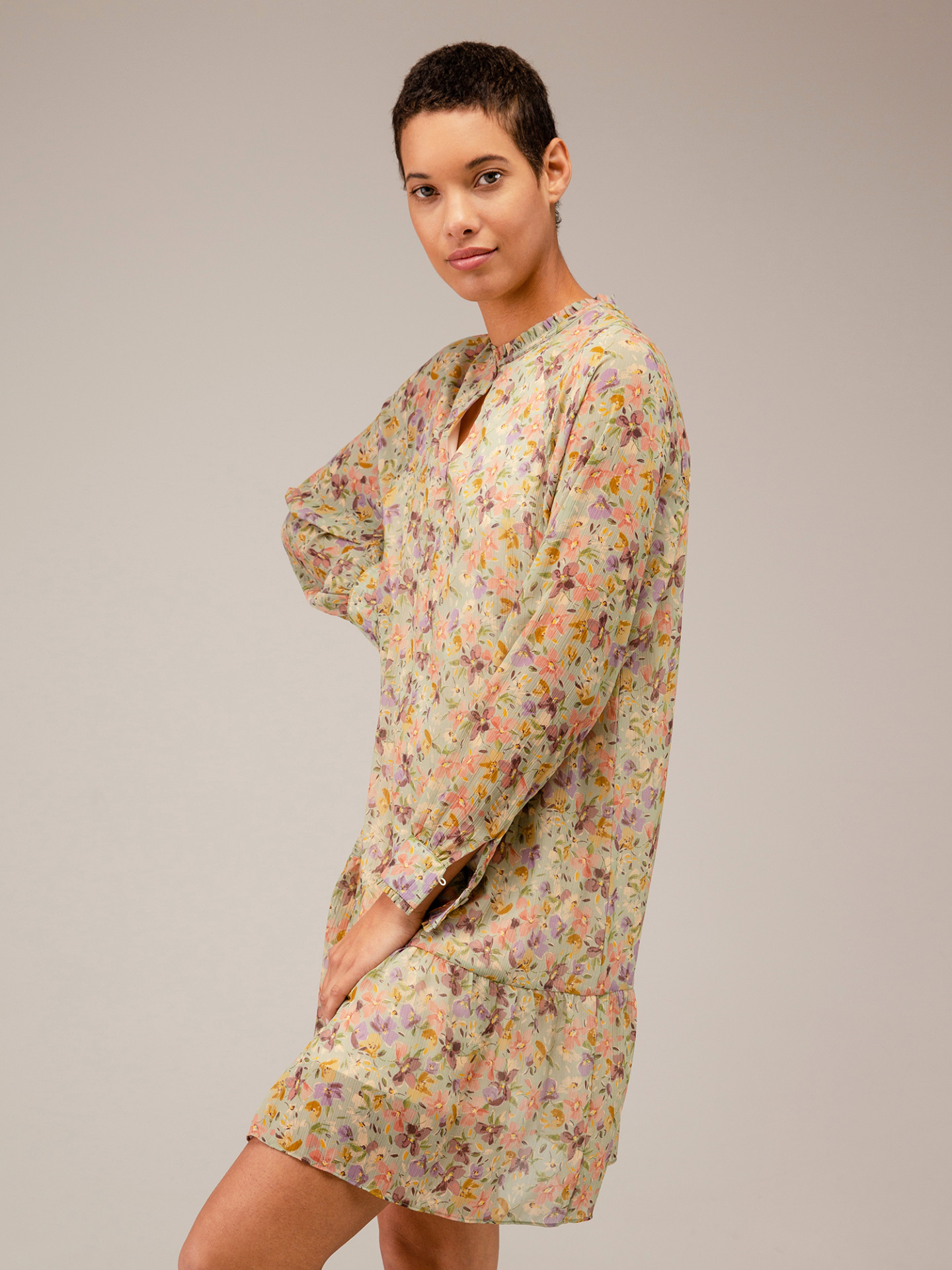 Detailansicht von Kurzes Blusenkleid von DANIELS