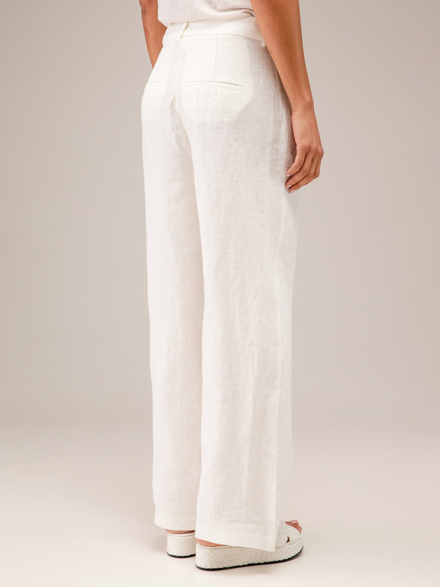 Detailansicht von Weite Hose aus Leinen von JC SOPHIE