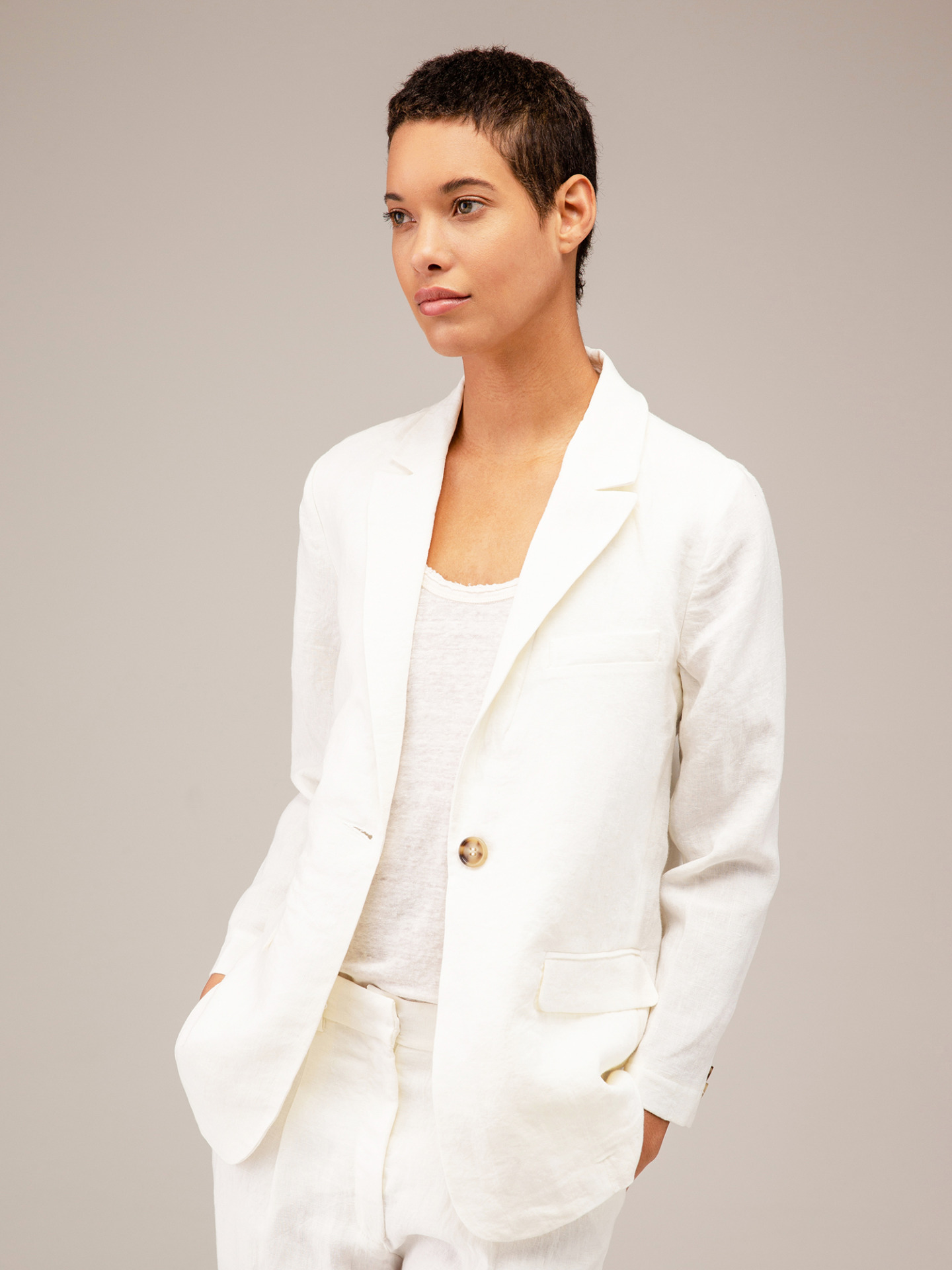 Detailansicht von Blazer aus Leinen von JC SOPHIE