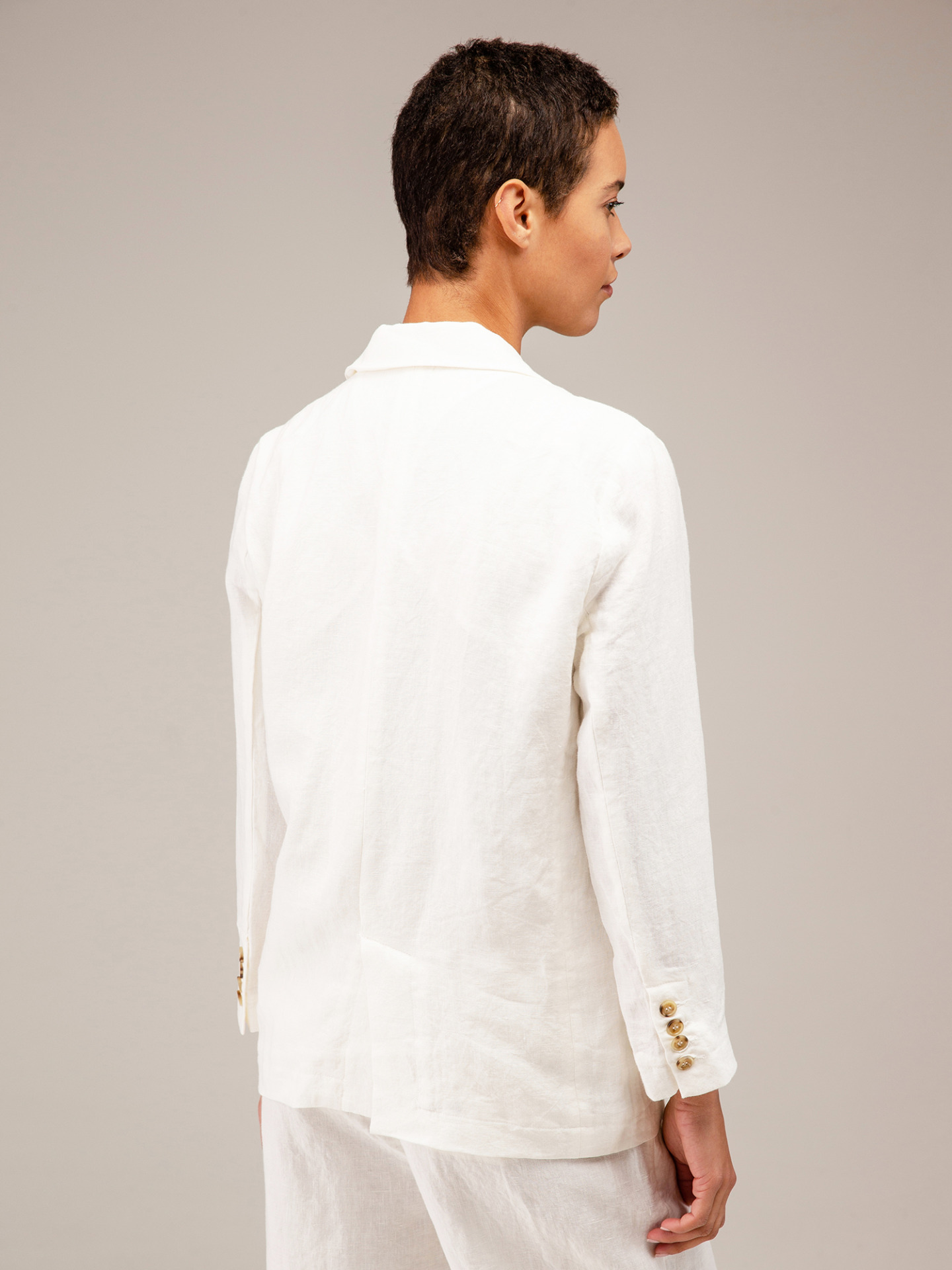 Detailansicht von Blazer aus Leinen von JC SOPHIE