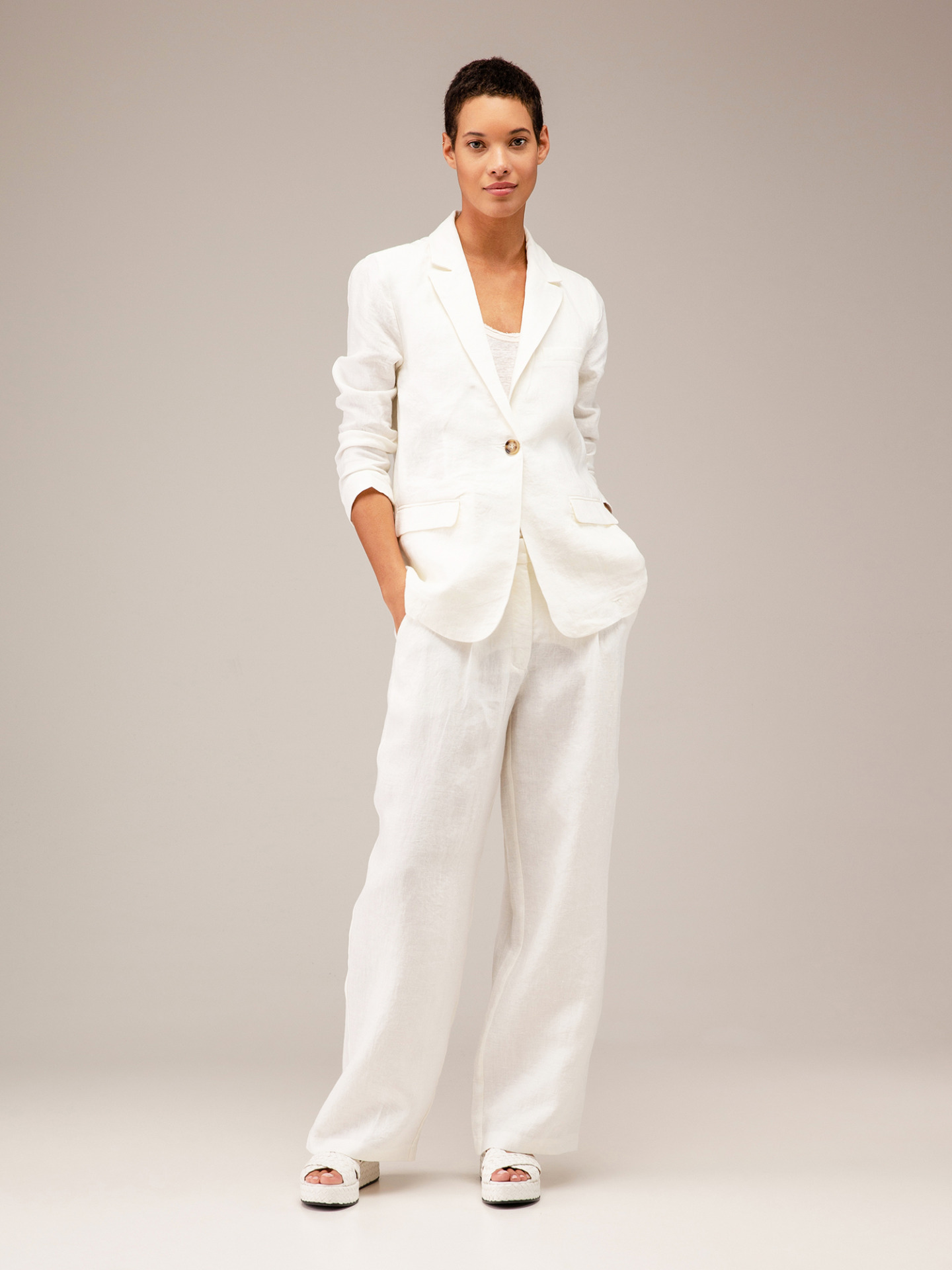 Detailansicht von Blazer aus Leinen von JC SOPHIE