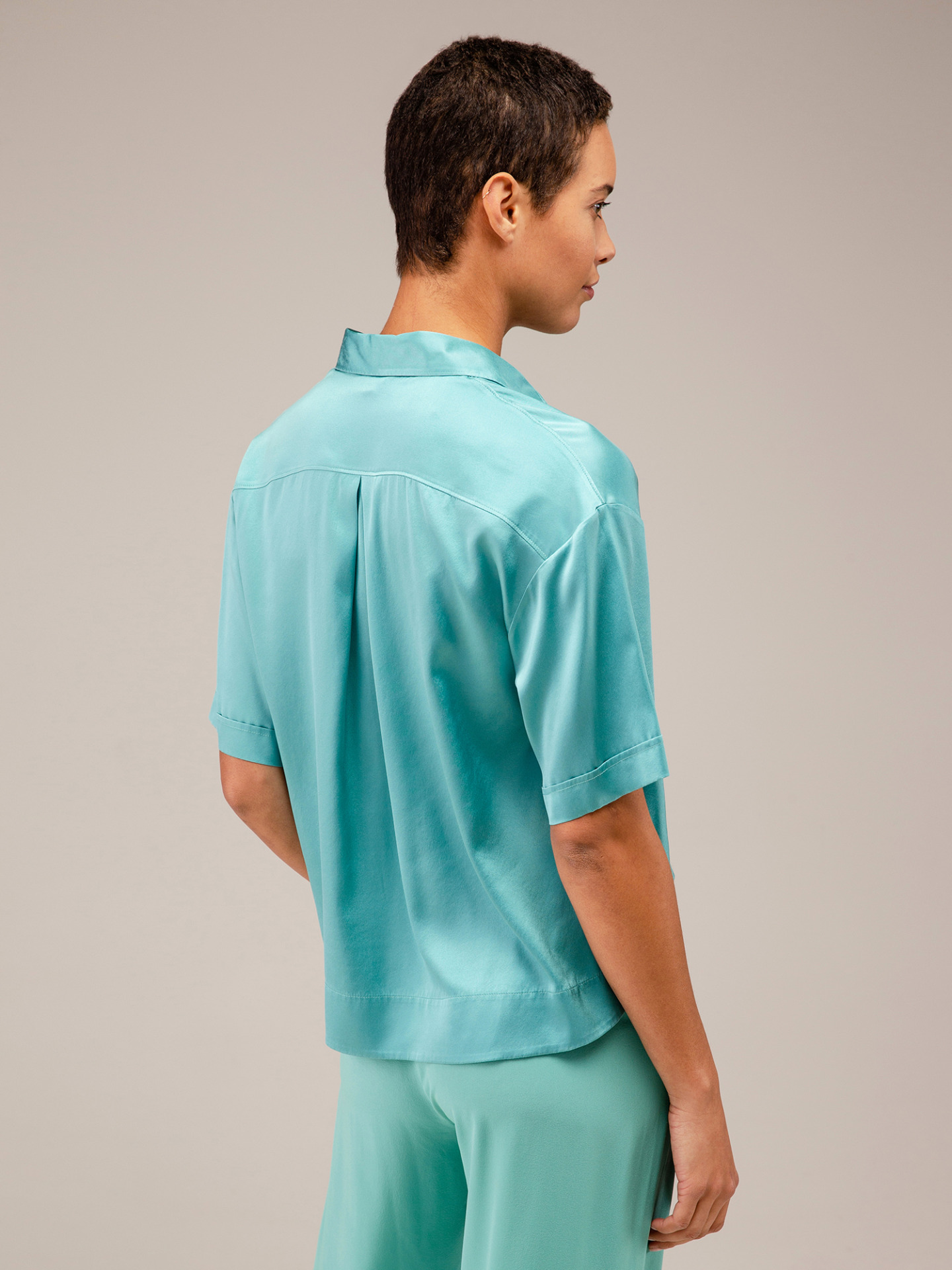 Detailansicht von Kurzarm-Seidenbluse von HER SHIRT