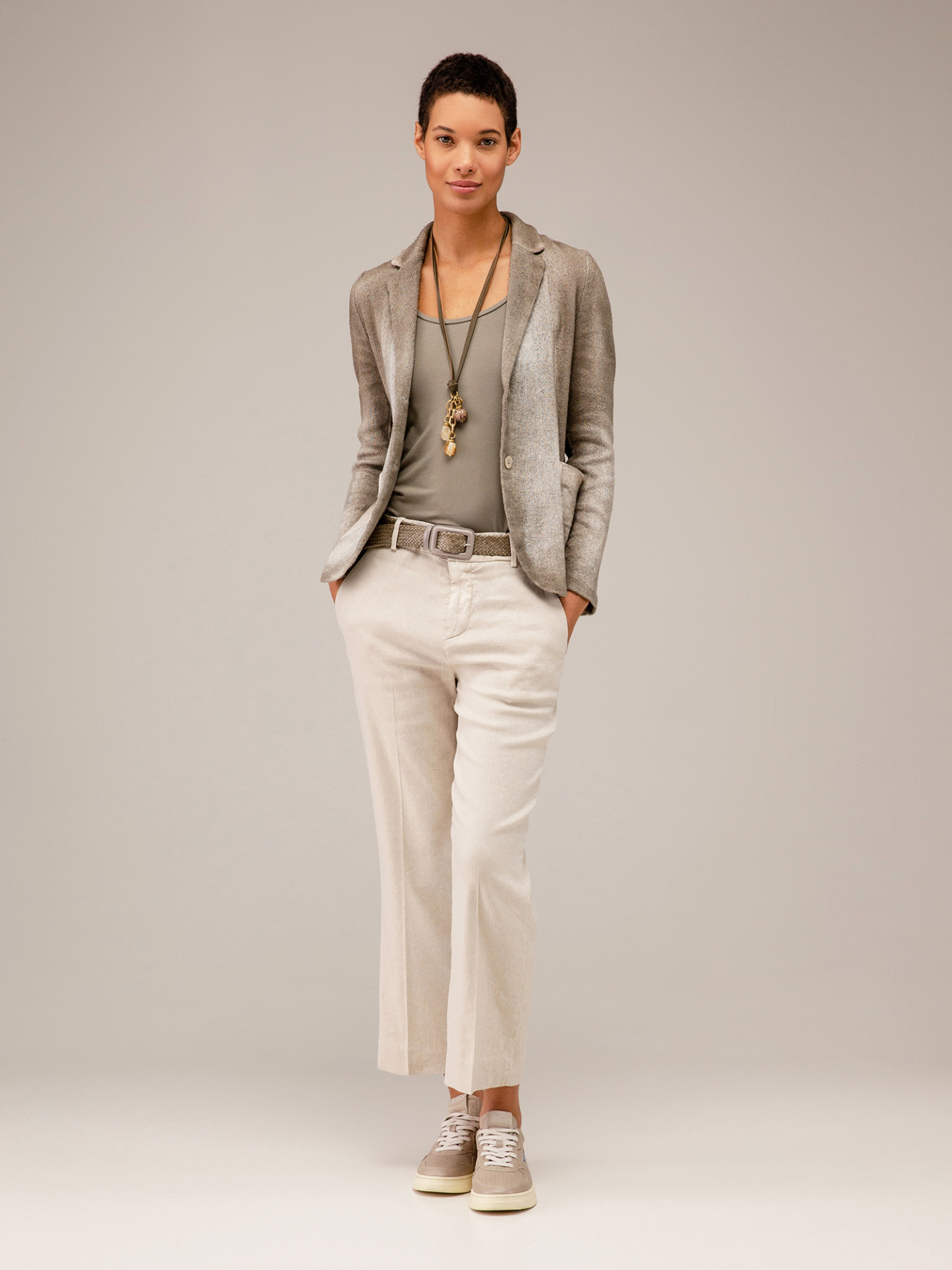 Detailansicht von Taillierter Blazer von AVANT TOI