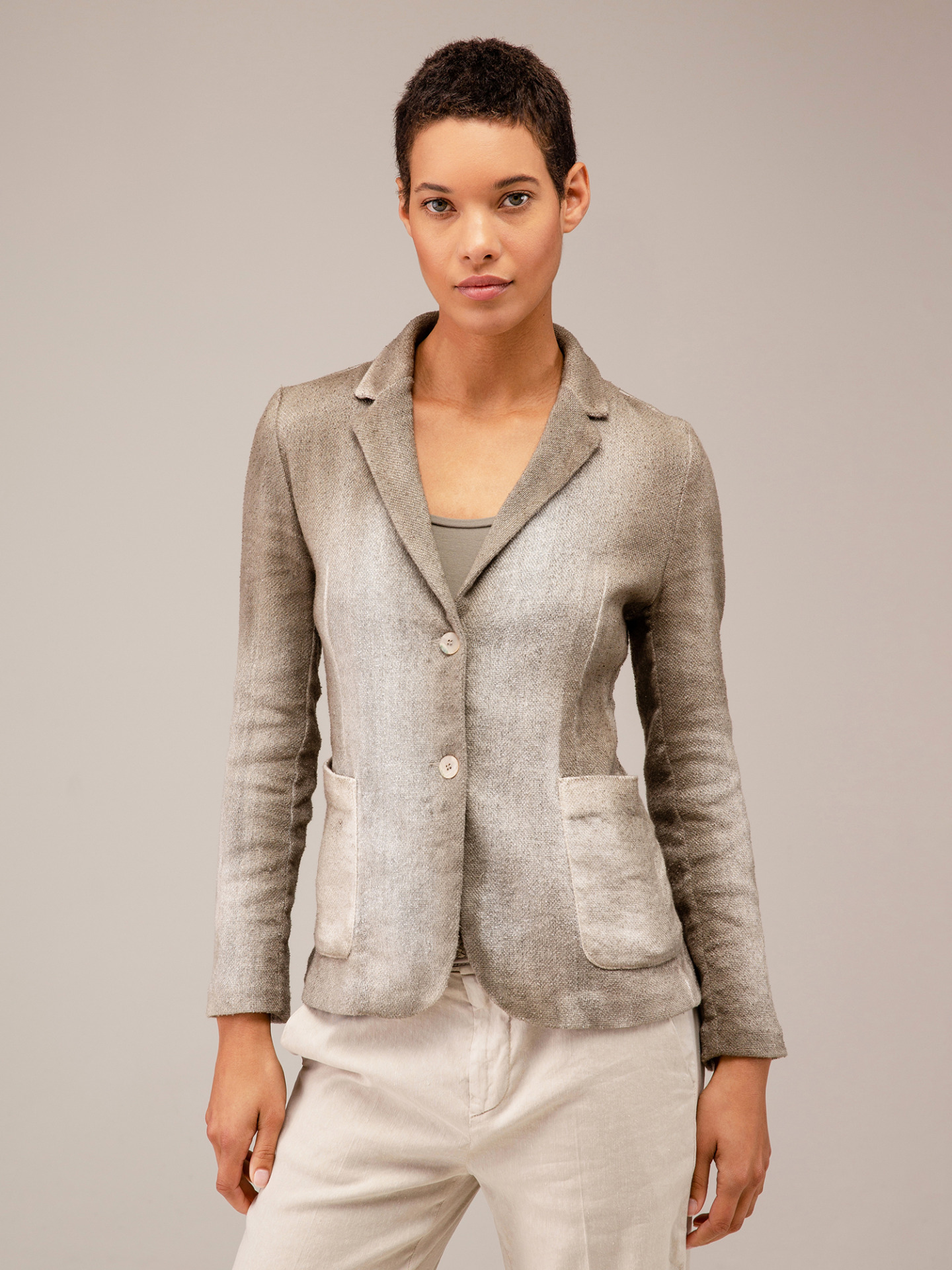 Detailansicht von Taillierter Blazer von AVANT TOI