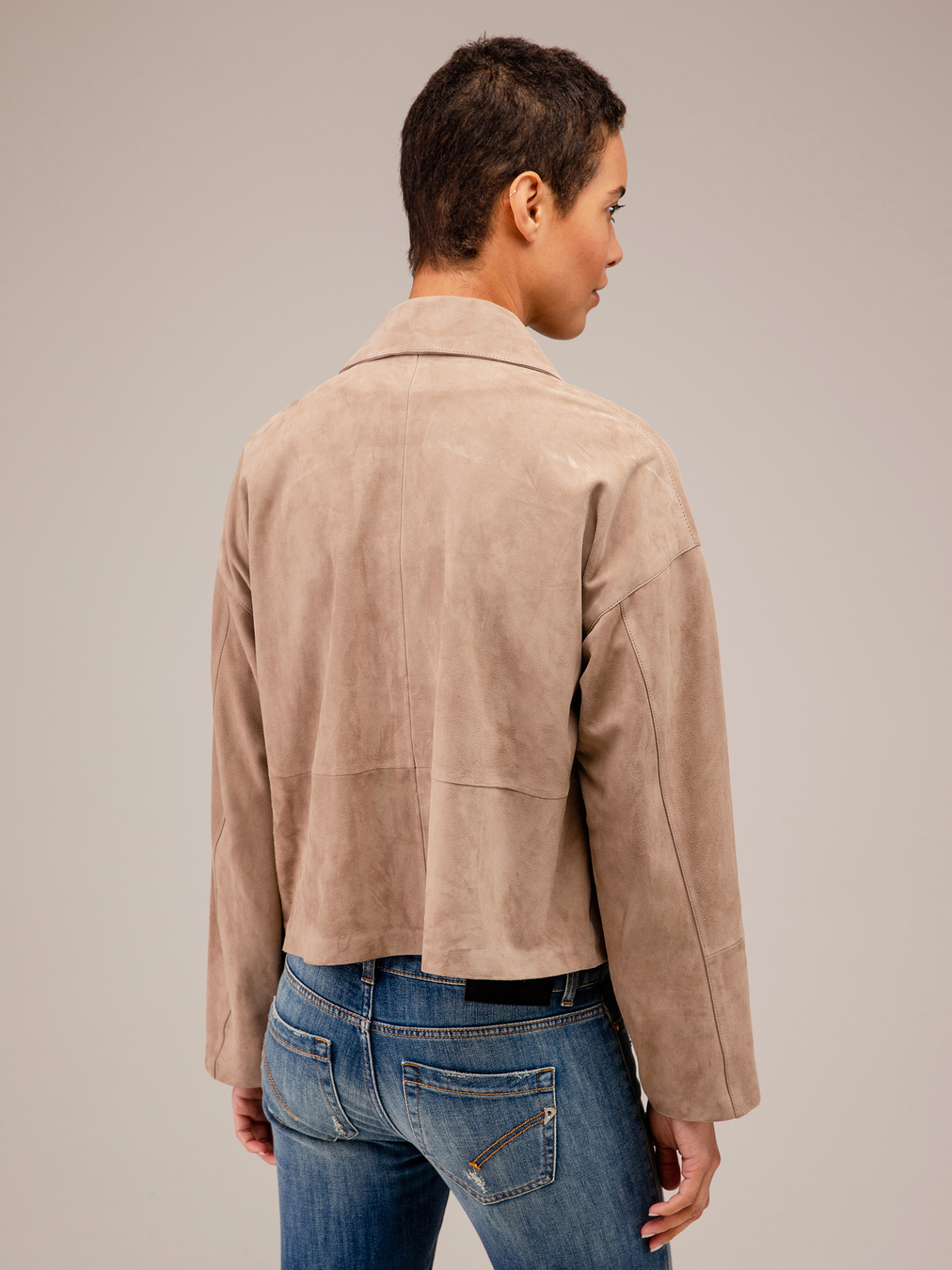 Detailansicht von Kurze Velour-Lederjacke von ARMA