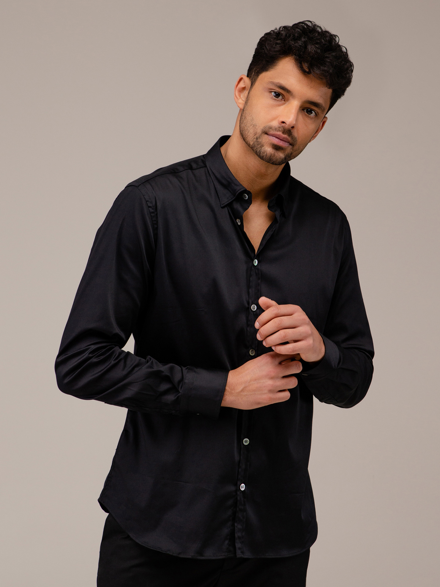 Detailansicht von Baumwollhemd mit Haifischkragen von AGLINI