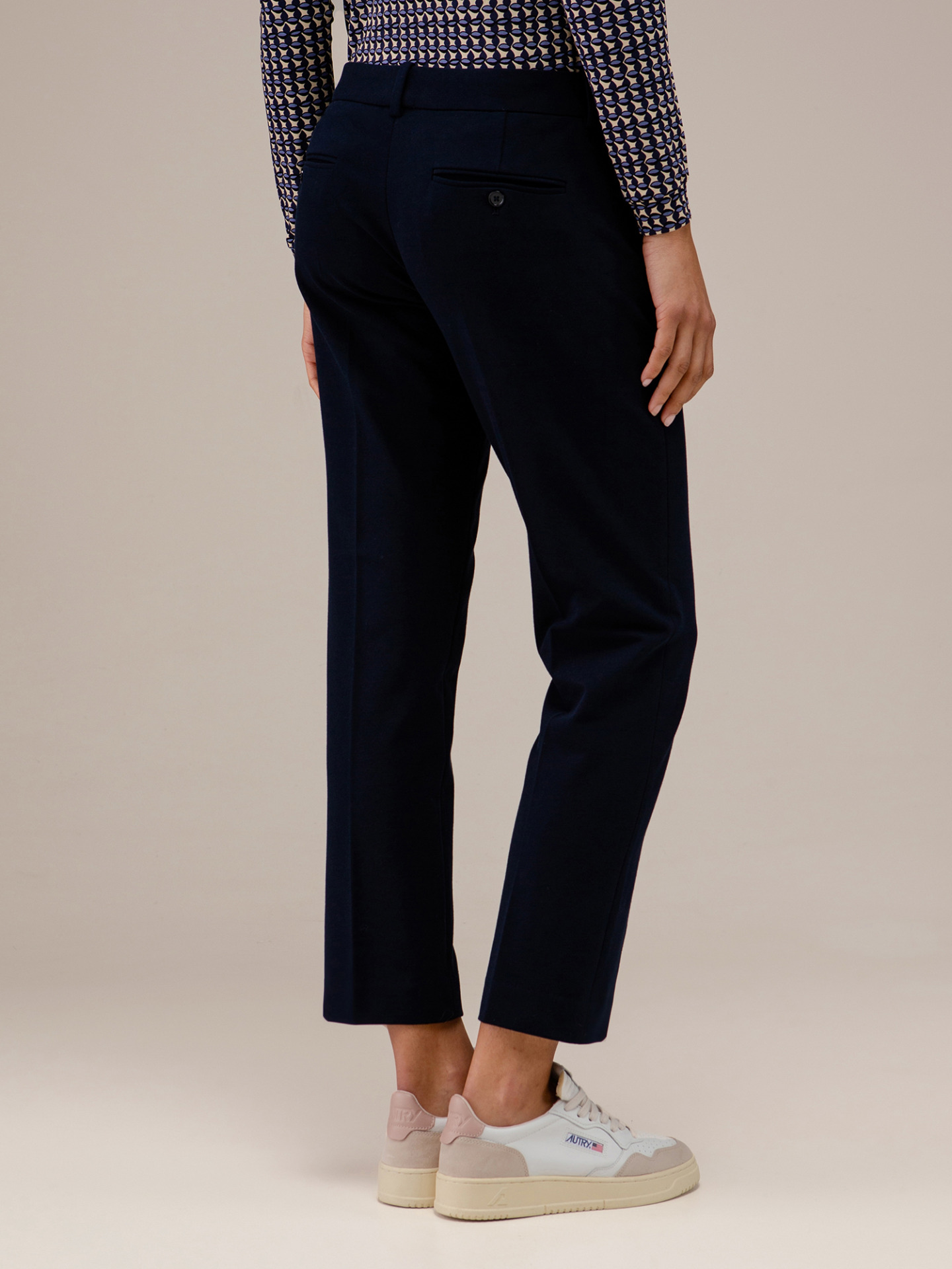 Detailansicht von Chinohose aus Baumwolle von CIRCOLO