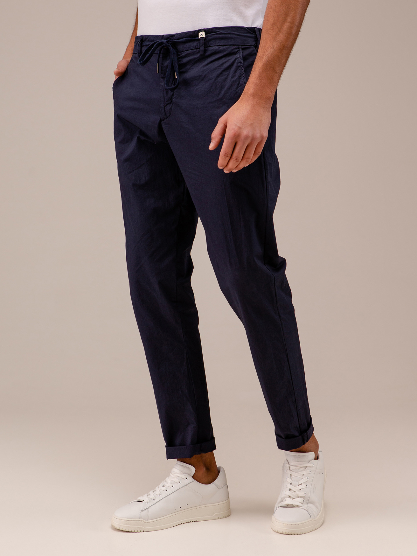 Detailansicht von Lässige Chinohose von MYTHS