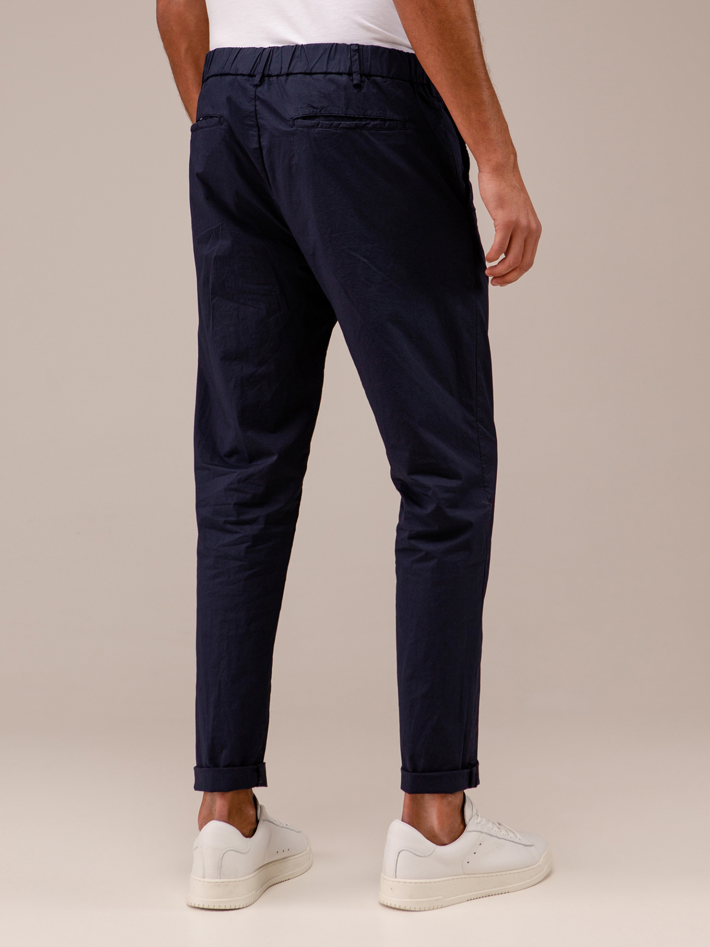 Detailansicht von Lässige Chinohose von MYTHS