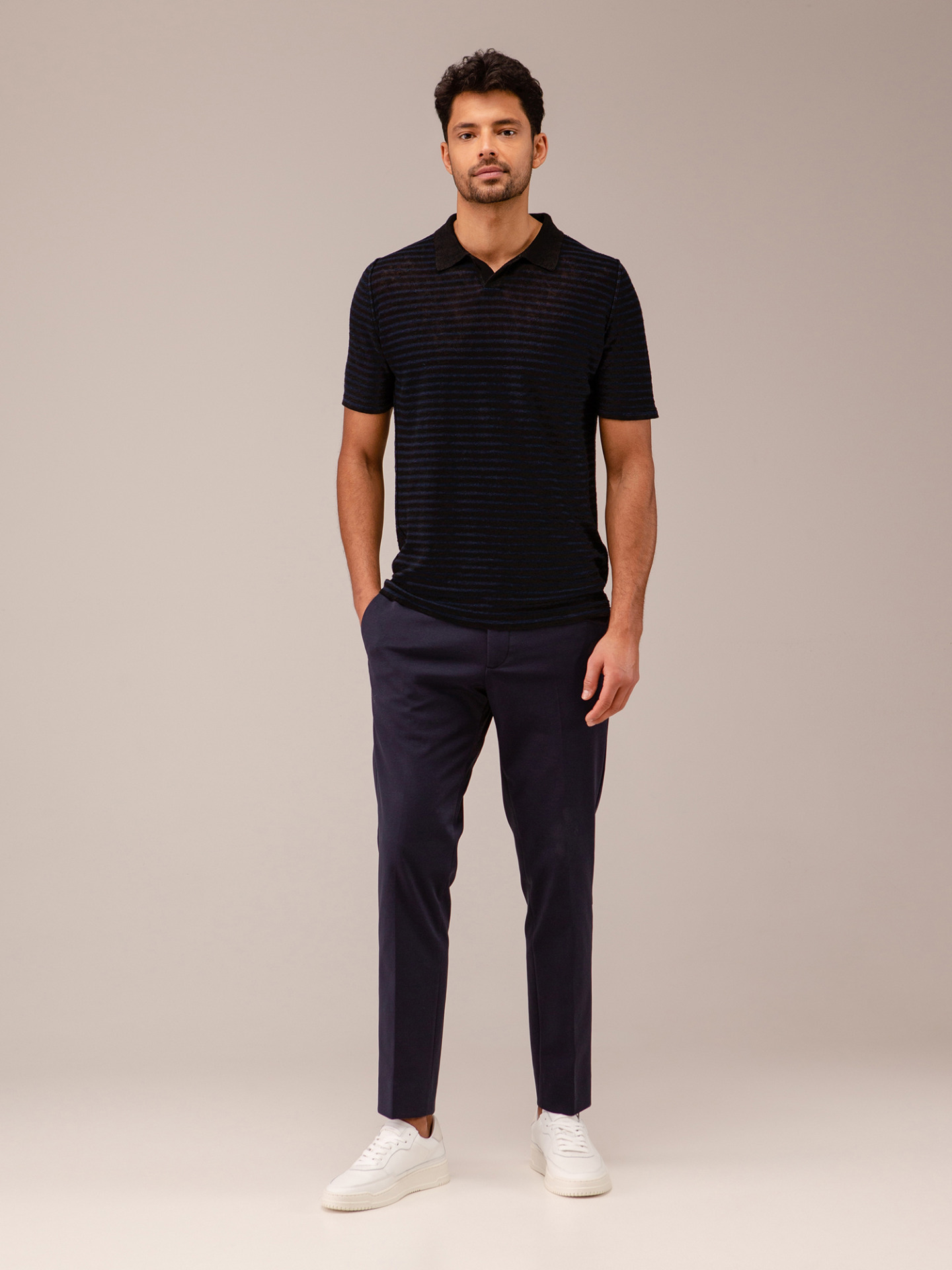 Detailansicht von Kurzarm-Poloshirt aus Leinen von ROBERTO COLLINA