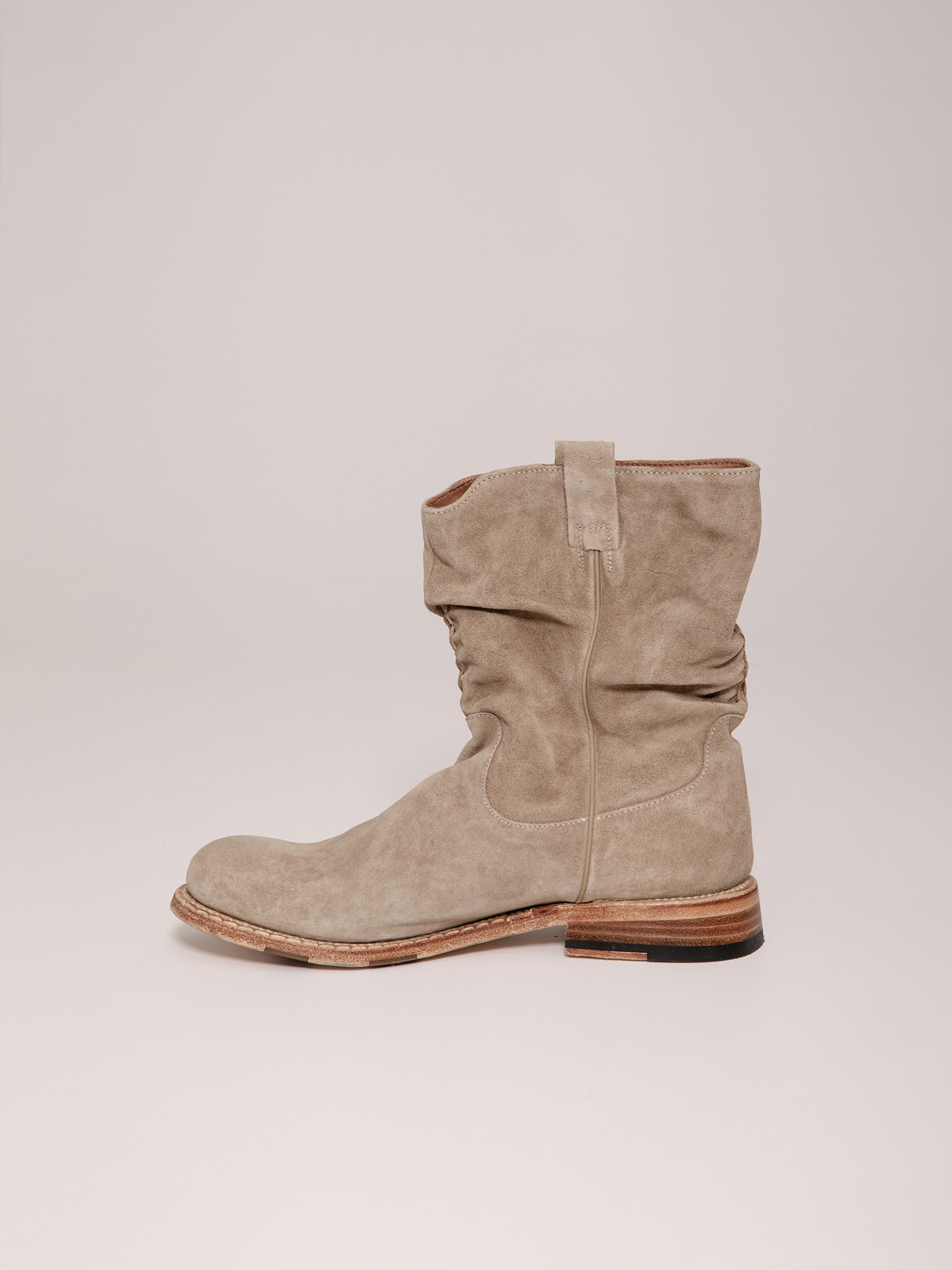 Detailansicht von Stiefel aus Verloursleder von CORDWAINER