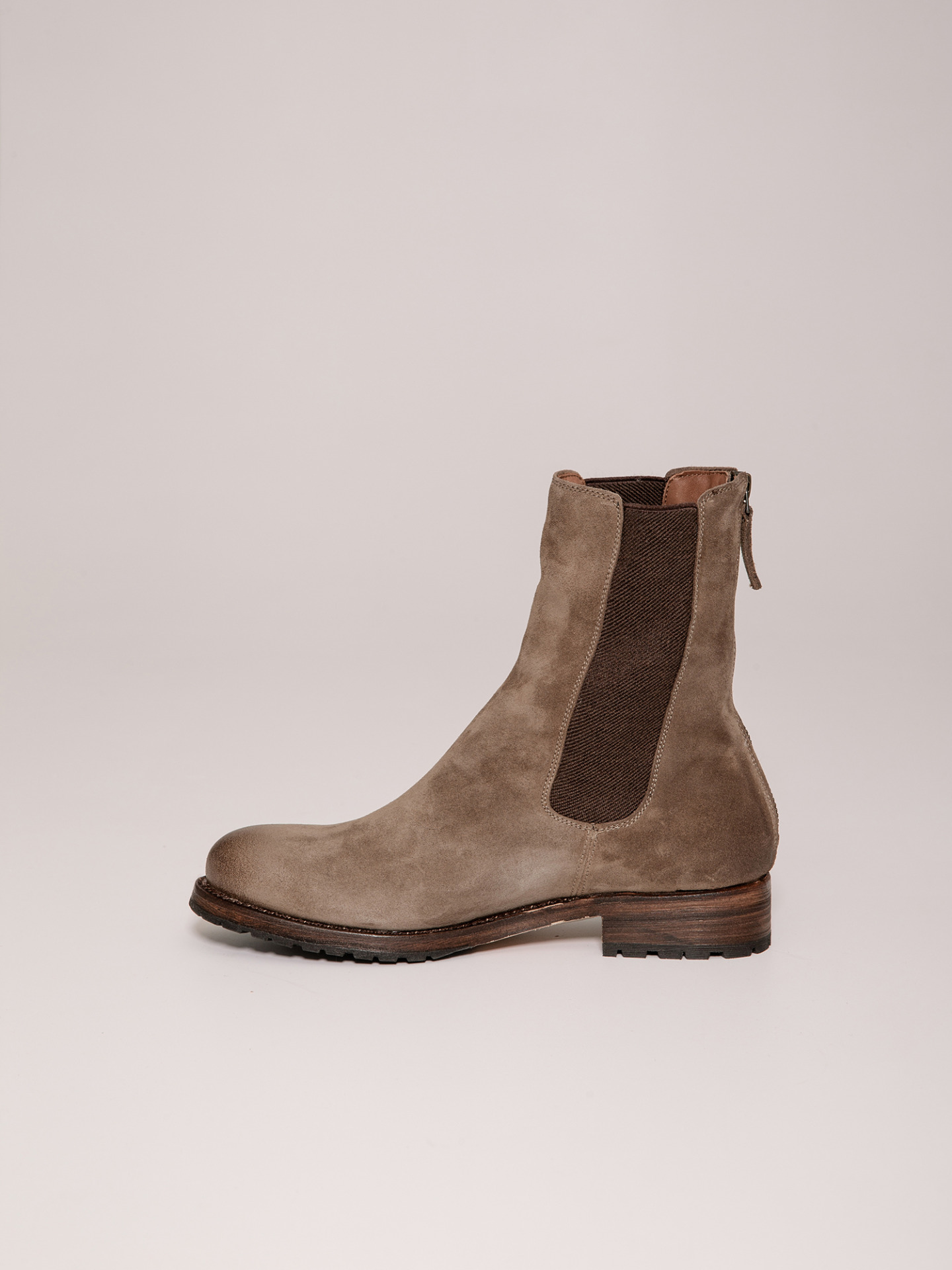 Detailansicht von Stiefelette aus Veloursleder von CORDWAINER