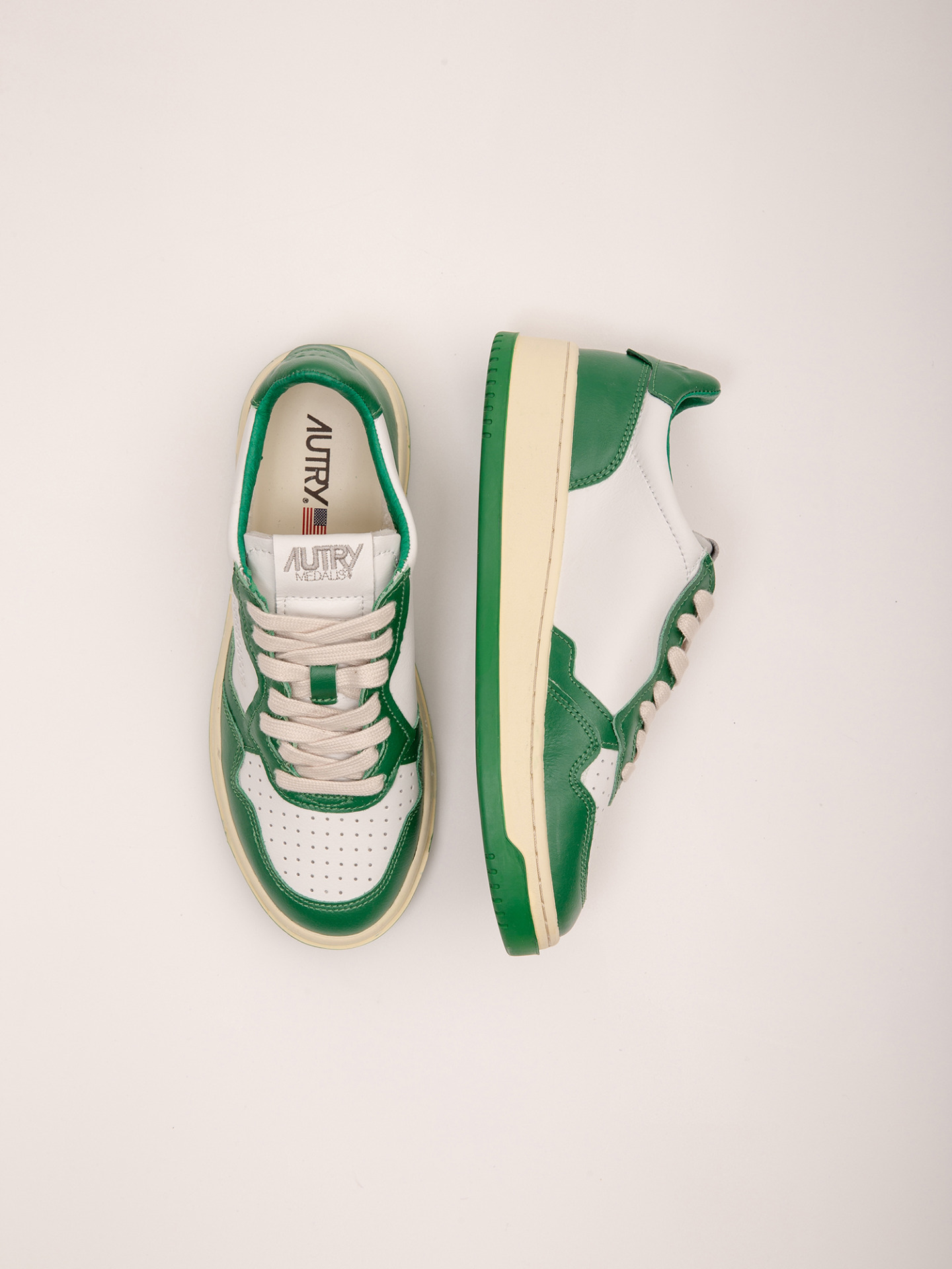 Detailansicht von Sneaker aus Leder von AUTRY