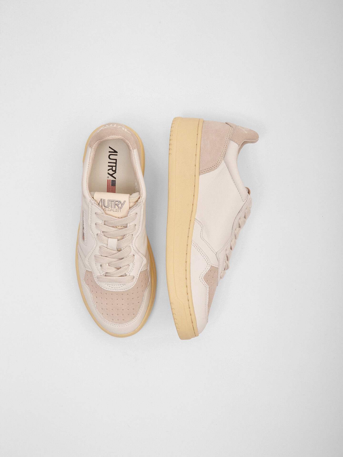 Detailansicht von Sneaker aus Leder von AUTRY