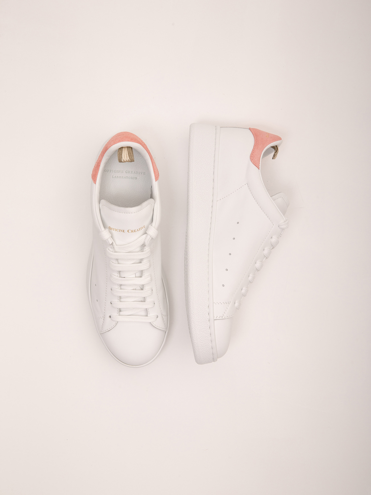 Detailansicht von Sneaker aus Leder von OFFICINE CREATIVE