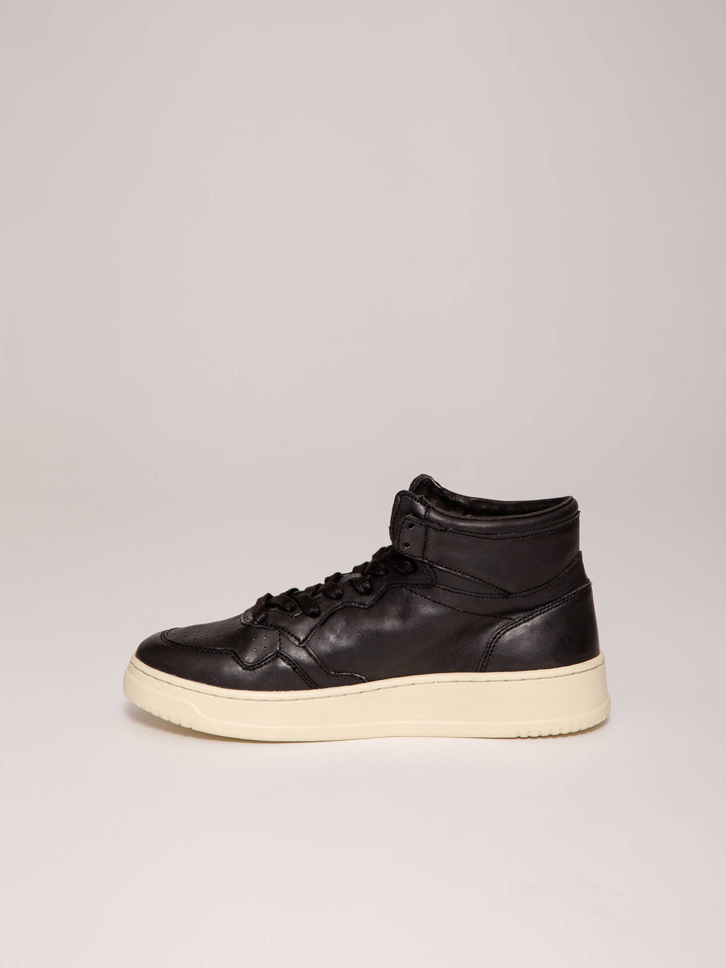 Detailansicht von Hoher Sneaker aus Leder von AUTRY