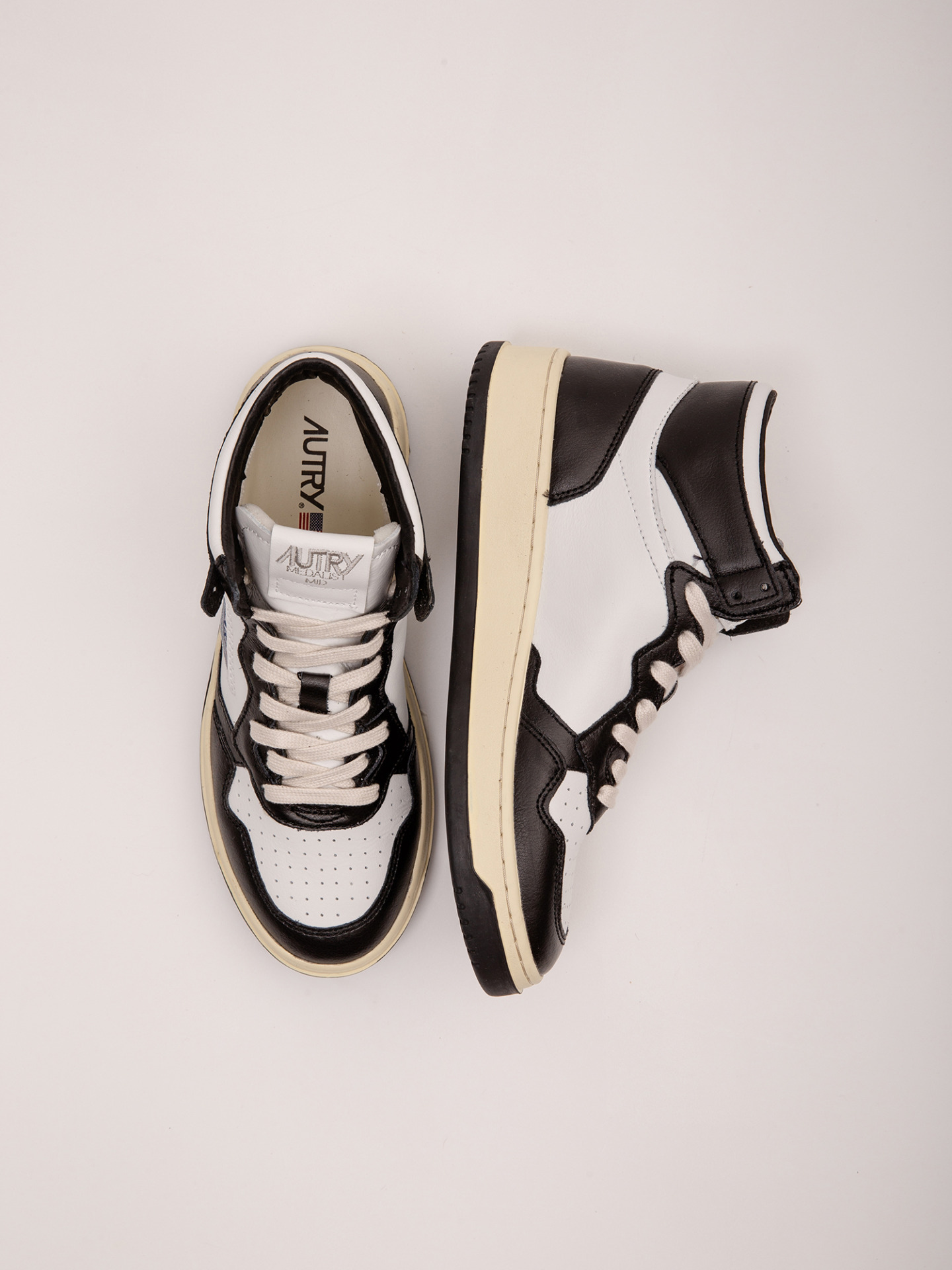 Detailansicht von Hoher Sneaker aus Leder von AUTRY