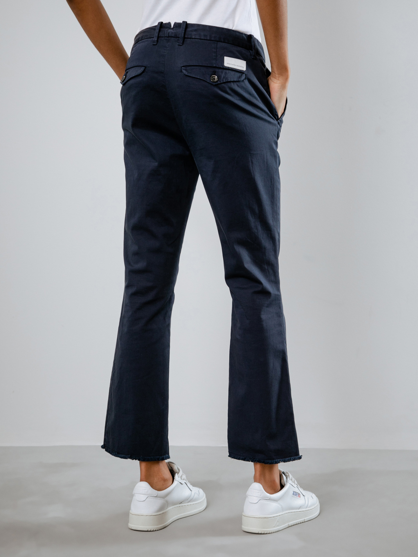 Detailansicht von Cropped Bootcut Hose von NINE IN THE MORNING