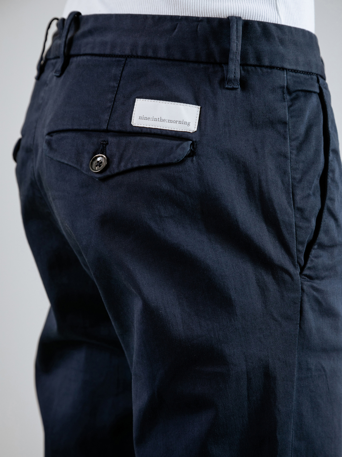 Detailansicht von Cropped Bootcut Hose von NINE IN THE MORNING